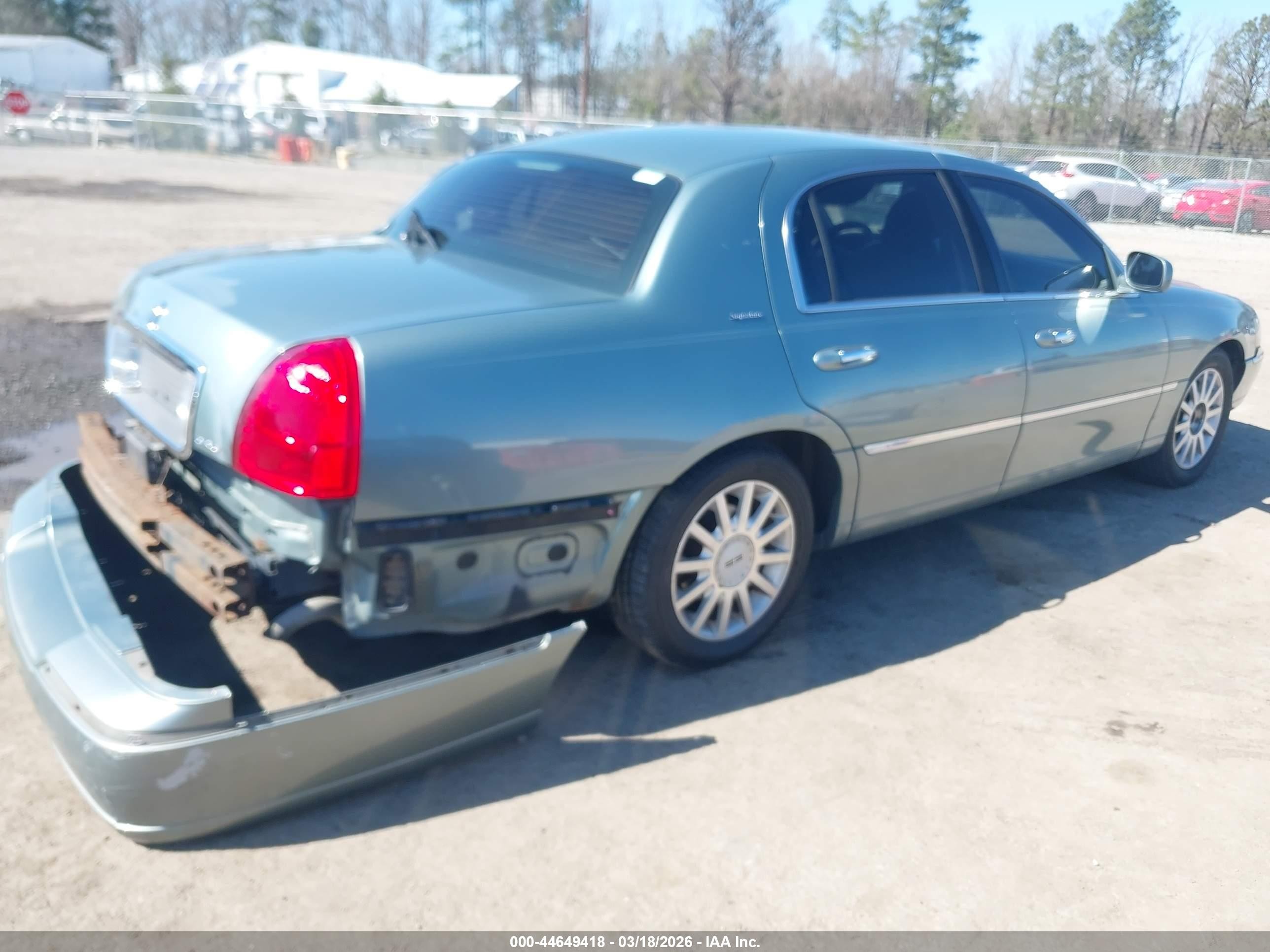 2006 Lincoln Town Car Signature Gray vin: 1LNHM81V36Y633193