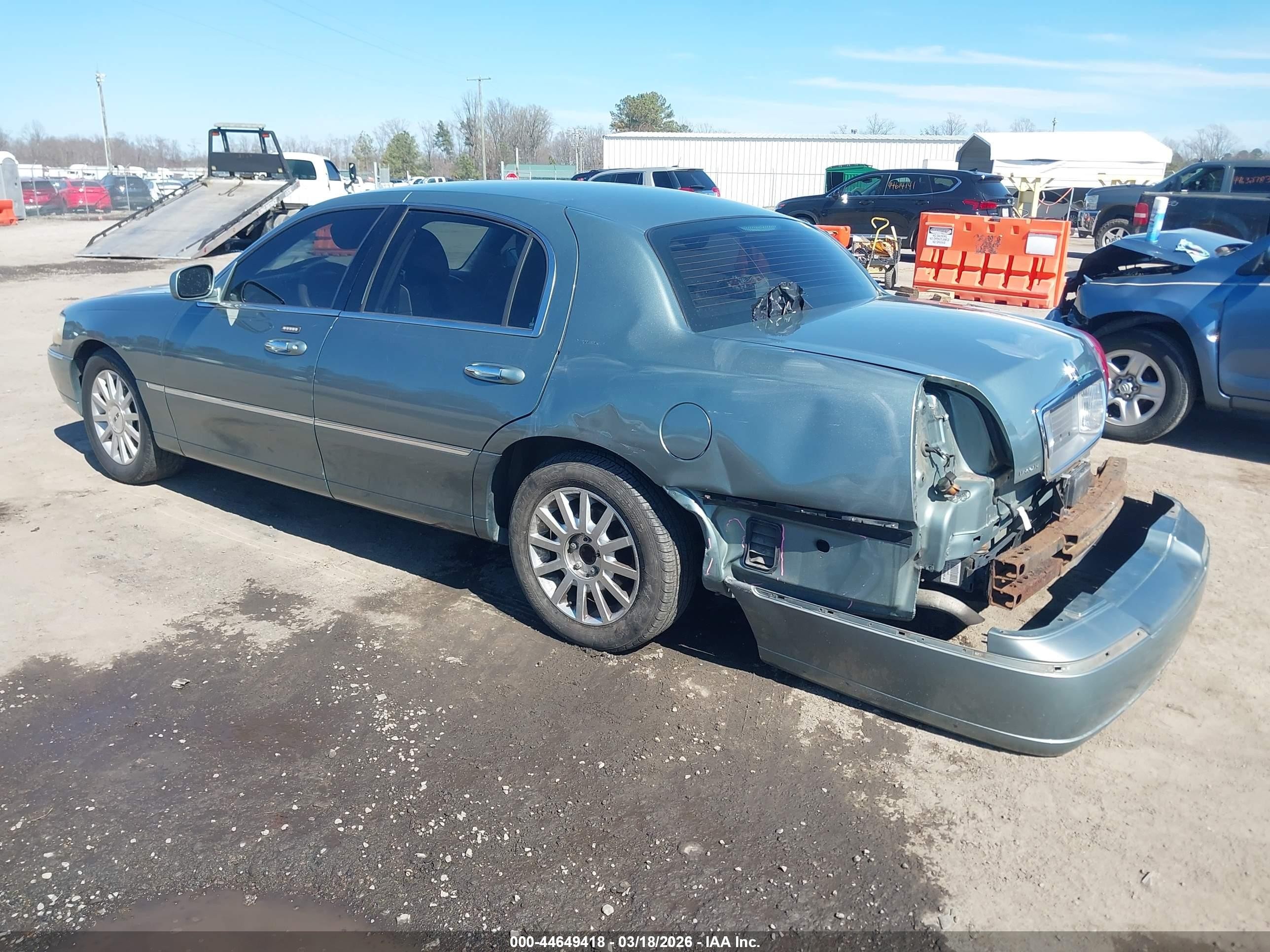 2006 Lincoln Town Car Signature Gray vin: 1LNHM81V36Y633193