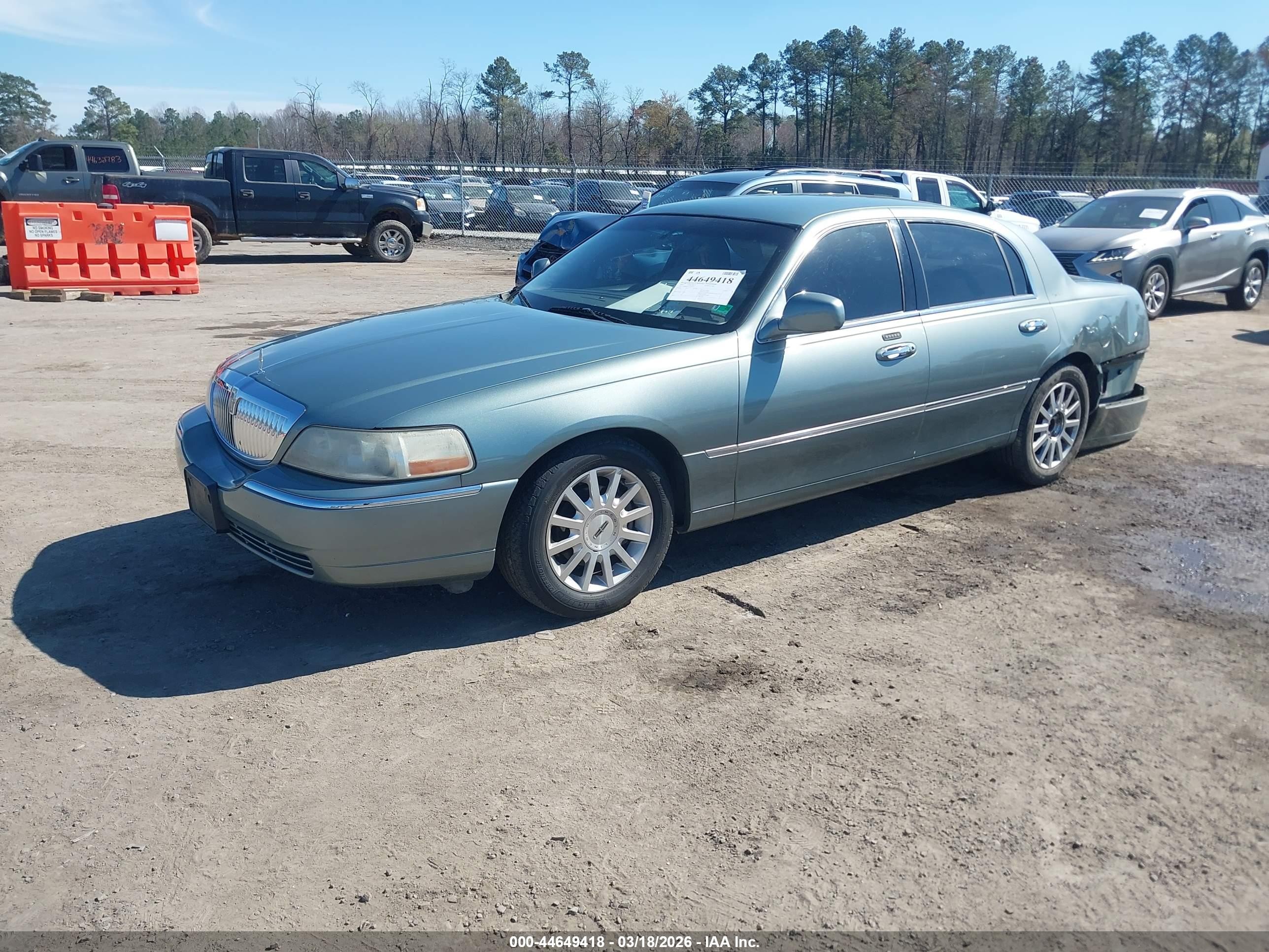 2006 Lincoln Town Car Signature Gray vin: 1LNHM81V36Y633193