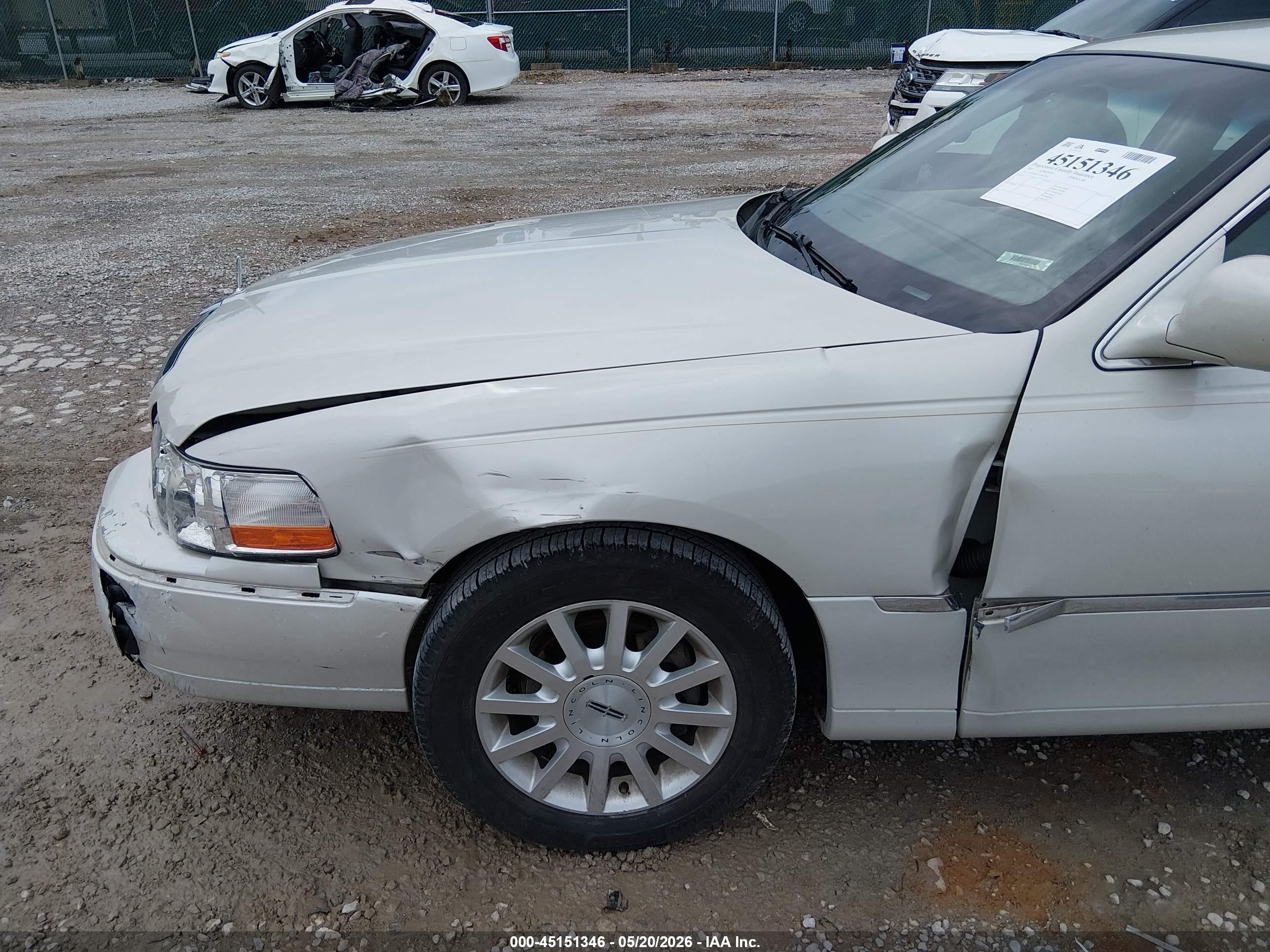2007 Lincoln Town Car Signature White vin: 1LNHM81V37Y613012