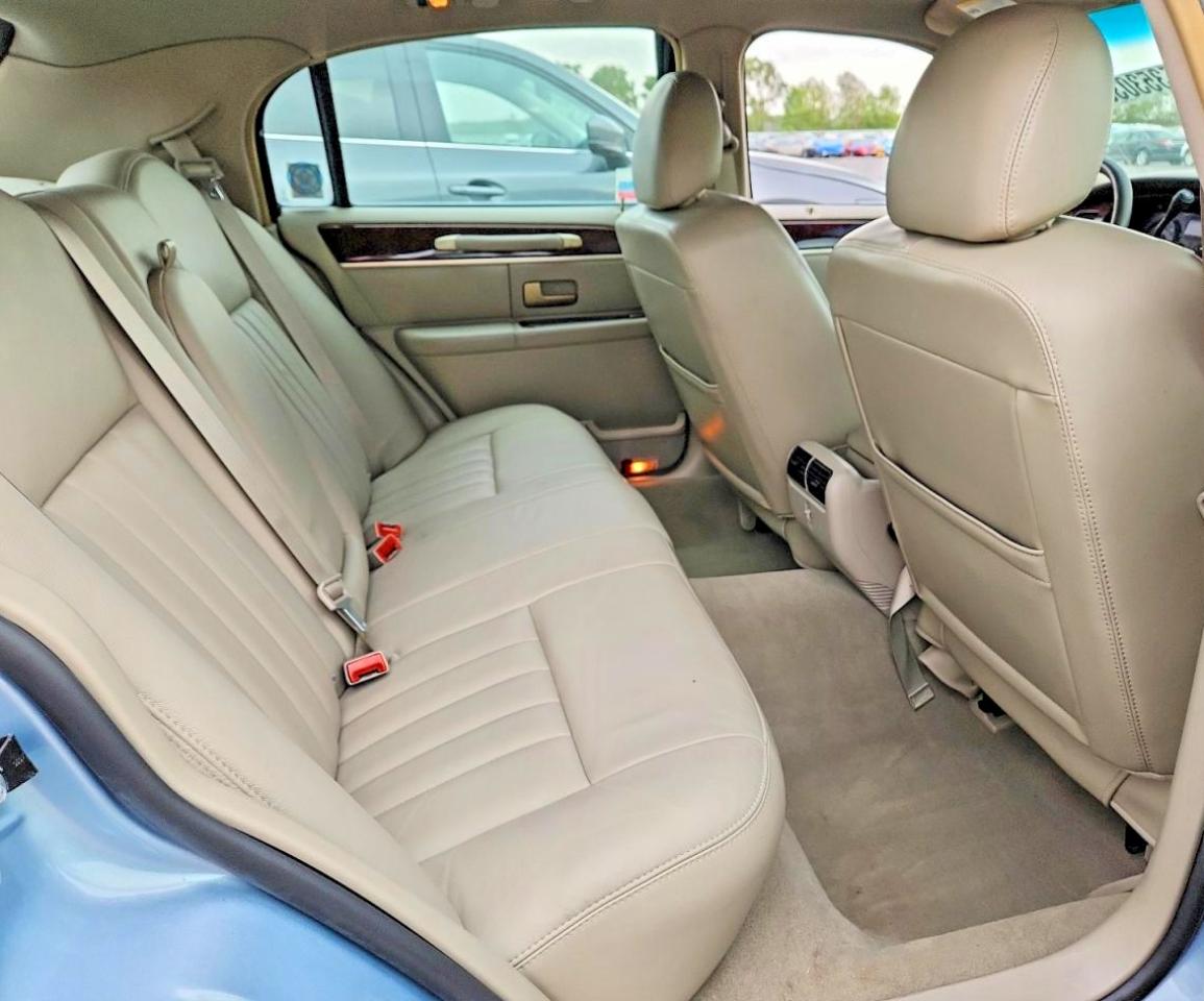 2006 Lincoln Town Car Signature Blue vin: 1LNHM81V66Y648805