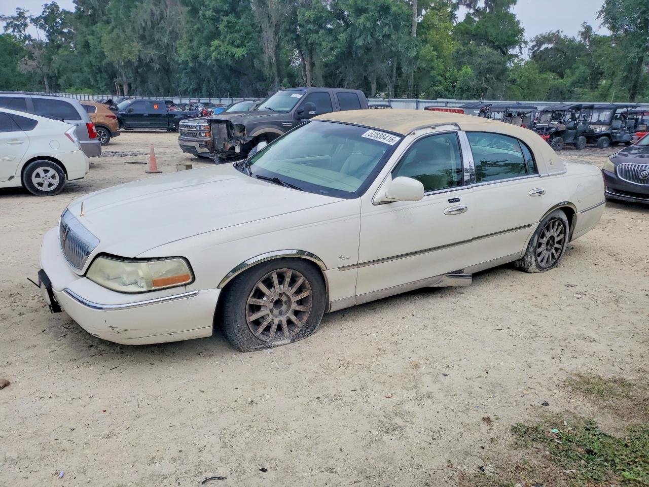 2007 Lincoln Town Car Signature White vin: 1LNHM81V67Y608533