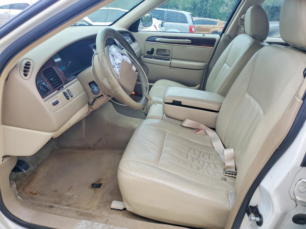 2007 Lincoln Town Car Signature White vin: 1LNHM81V67Y608533