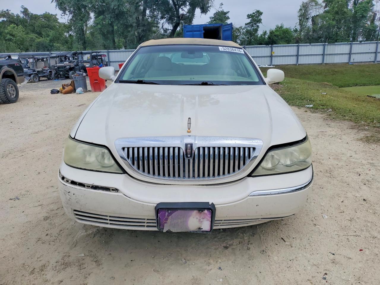 2007 Lincoln Town Car Signature White vin: 1LNHM81V67Y608533