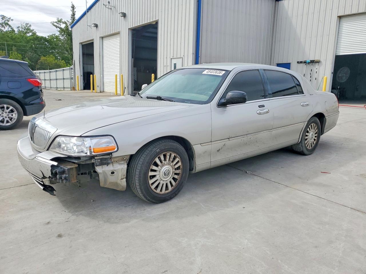 2007 Lincoln Town Car Signature Silver vin: 1LNHM81V67Y614557
