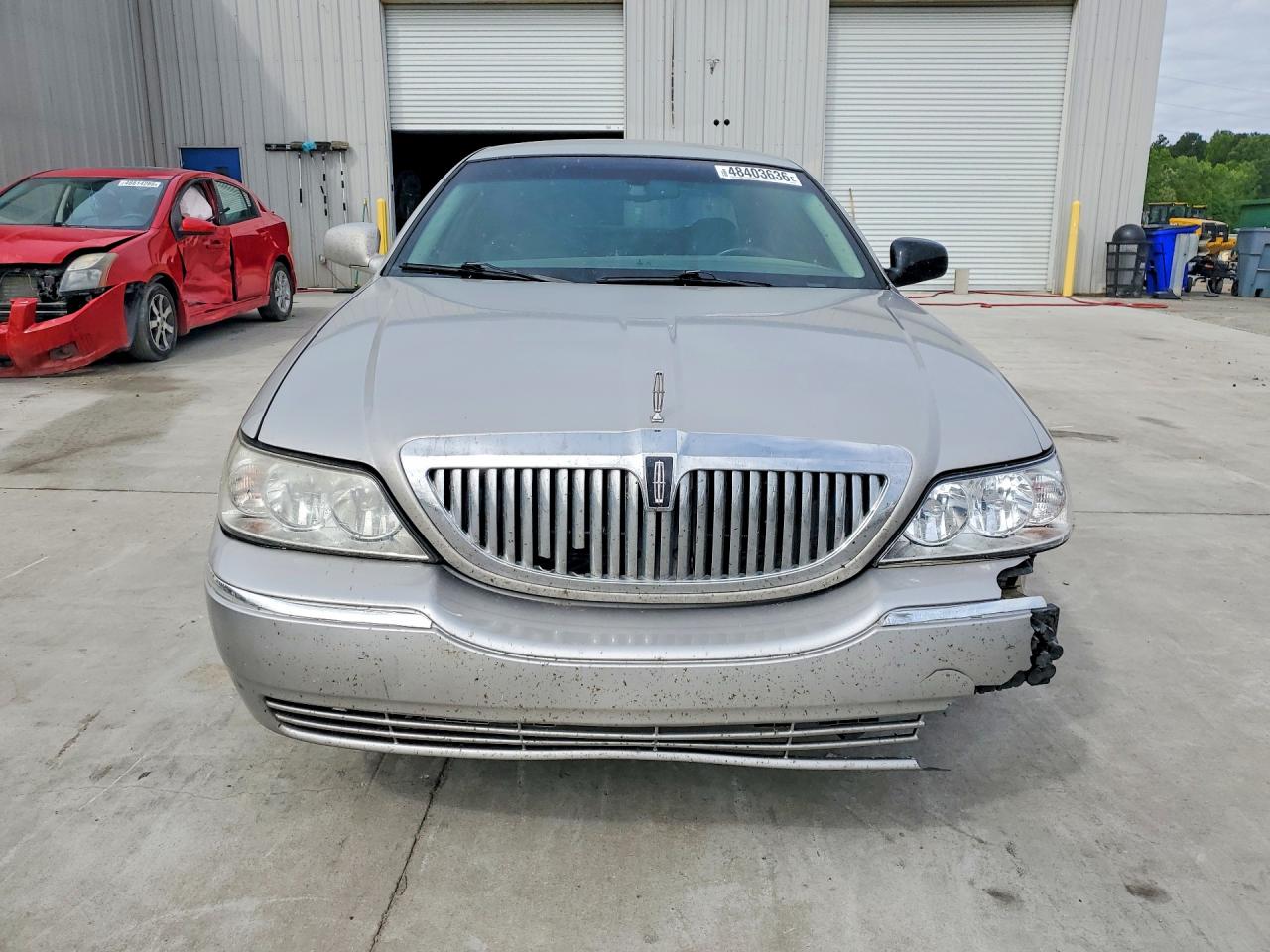 2007 Lincoln Town Car Signature Silver vin: 1LNHM81V67Y614557