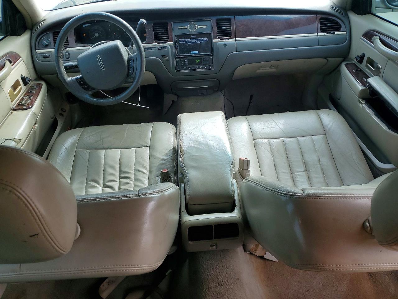 2007 Lincoln Town Car Signature Silver vin: 1LNHM81V67Y614557
