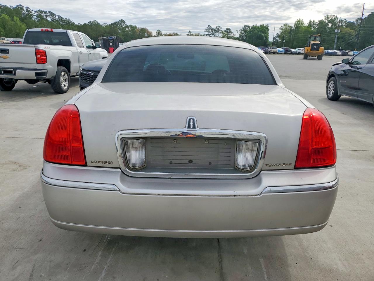 2007 Lincoln Town Car Signature Silver vin: 1LNHM81V67Y614557