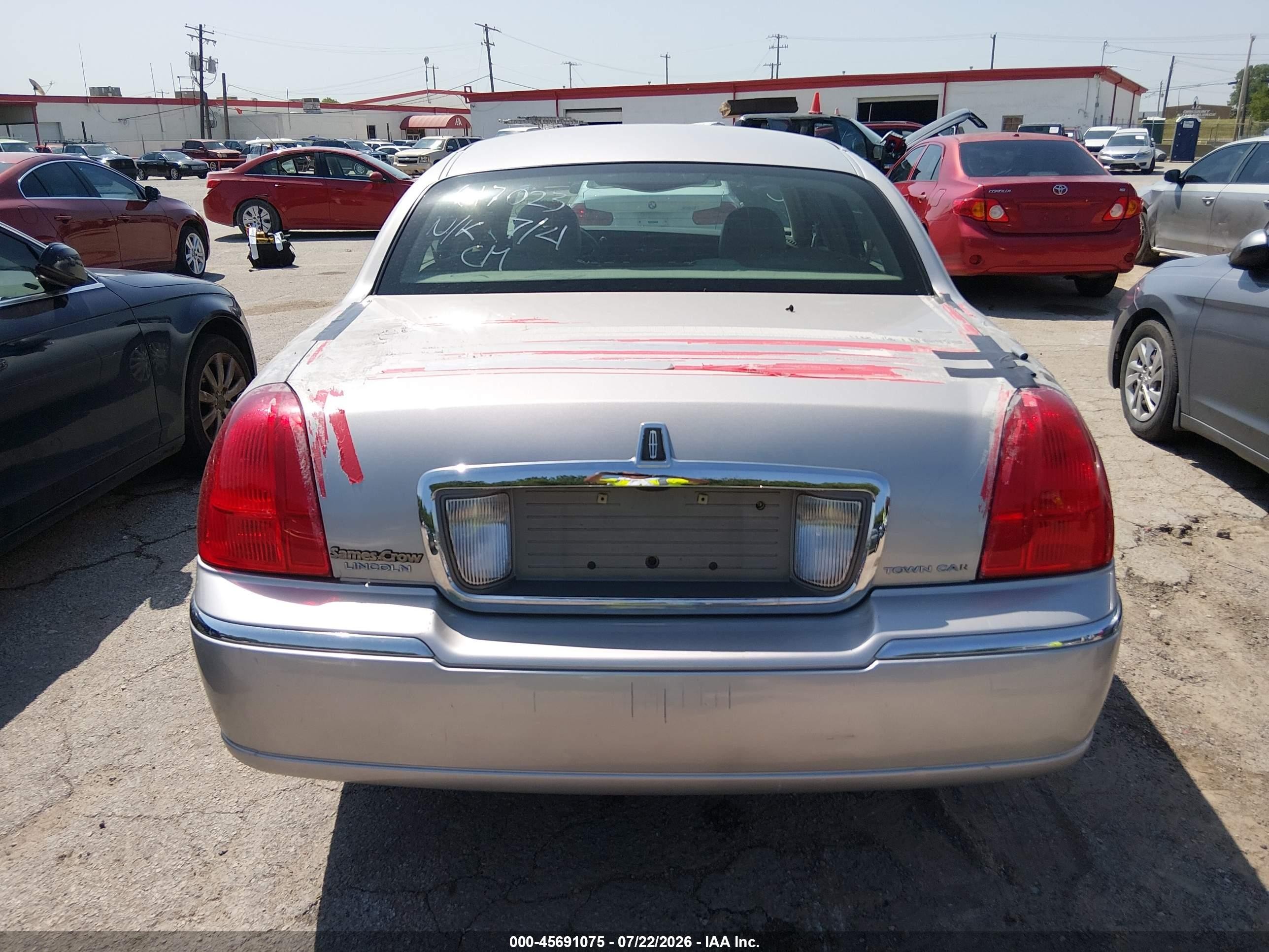 2007 Lincoln Town Car Signature Серебряный vin: 1LNHM81V67Y617023