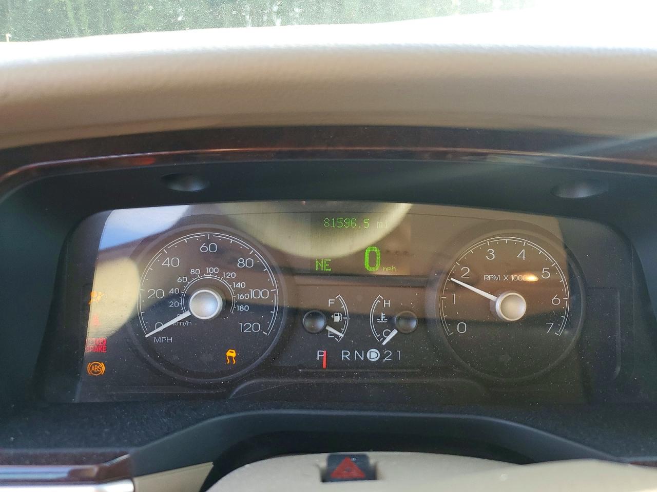 2007 Lincoln Town Car Signature Tan vin: 1LNHM81V67Y619001