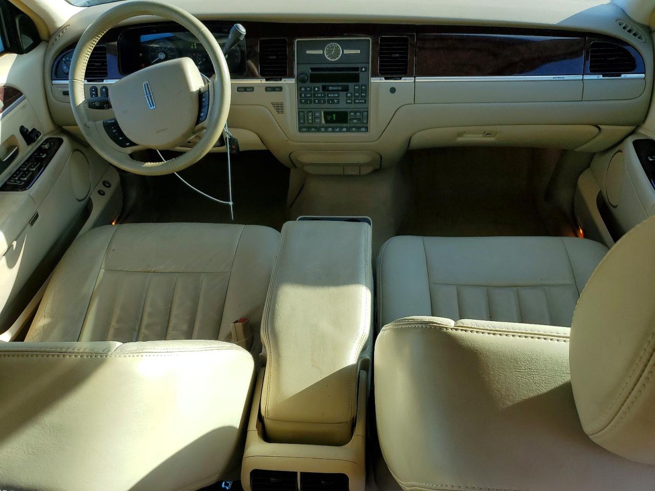 2007 Lincoln Town Car Signature Tan vin: 1LNHM81V67Y619001
