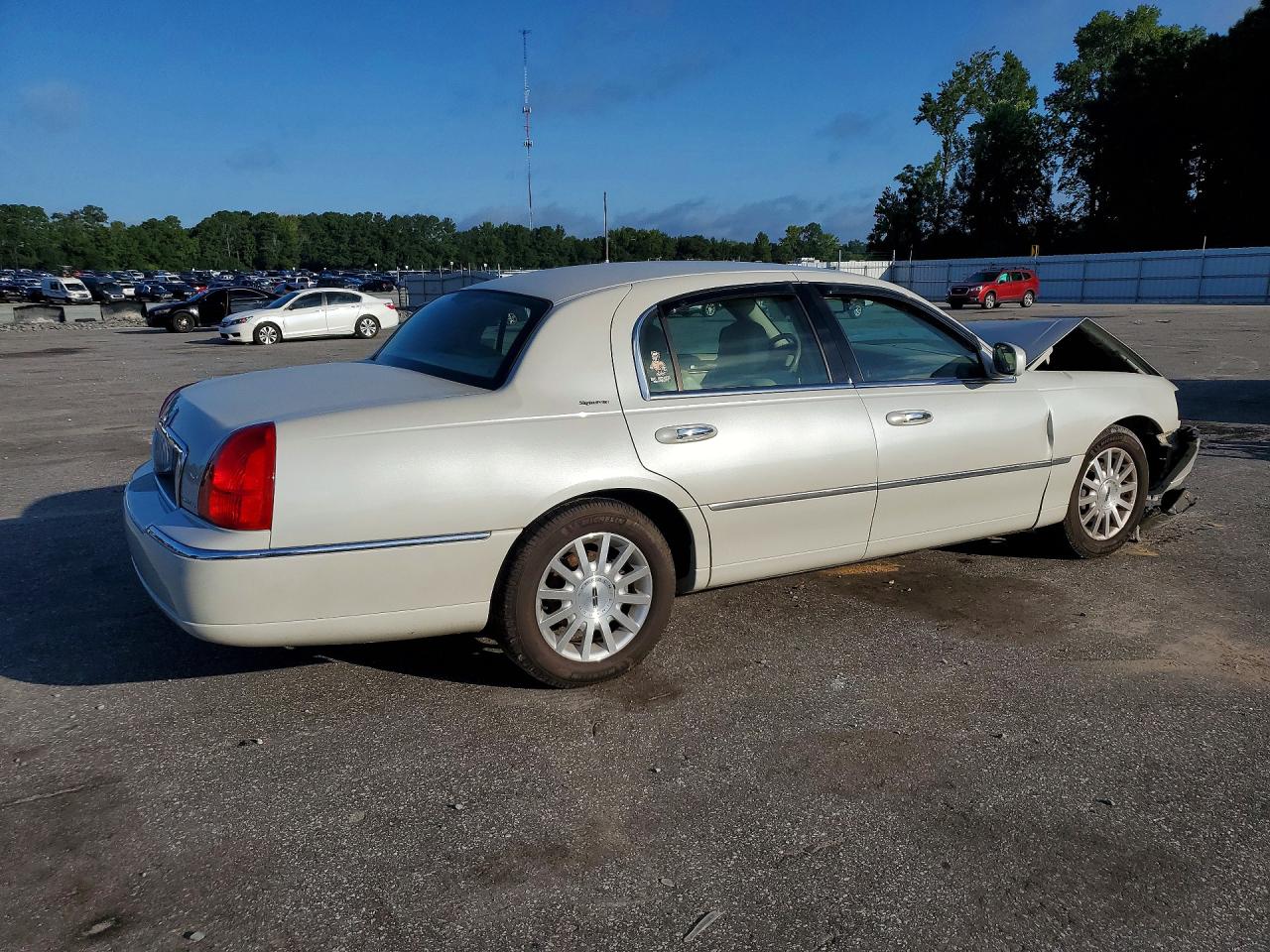 2007 Lincoln Town Car Signature Tan vin: 1LNHM81V67Y619001