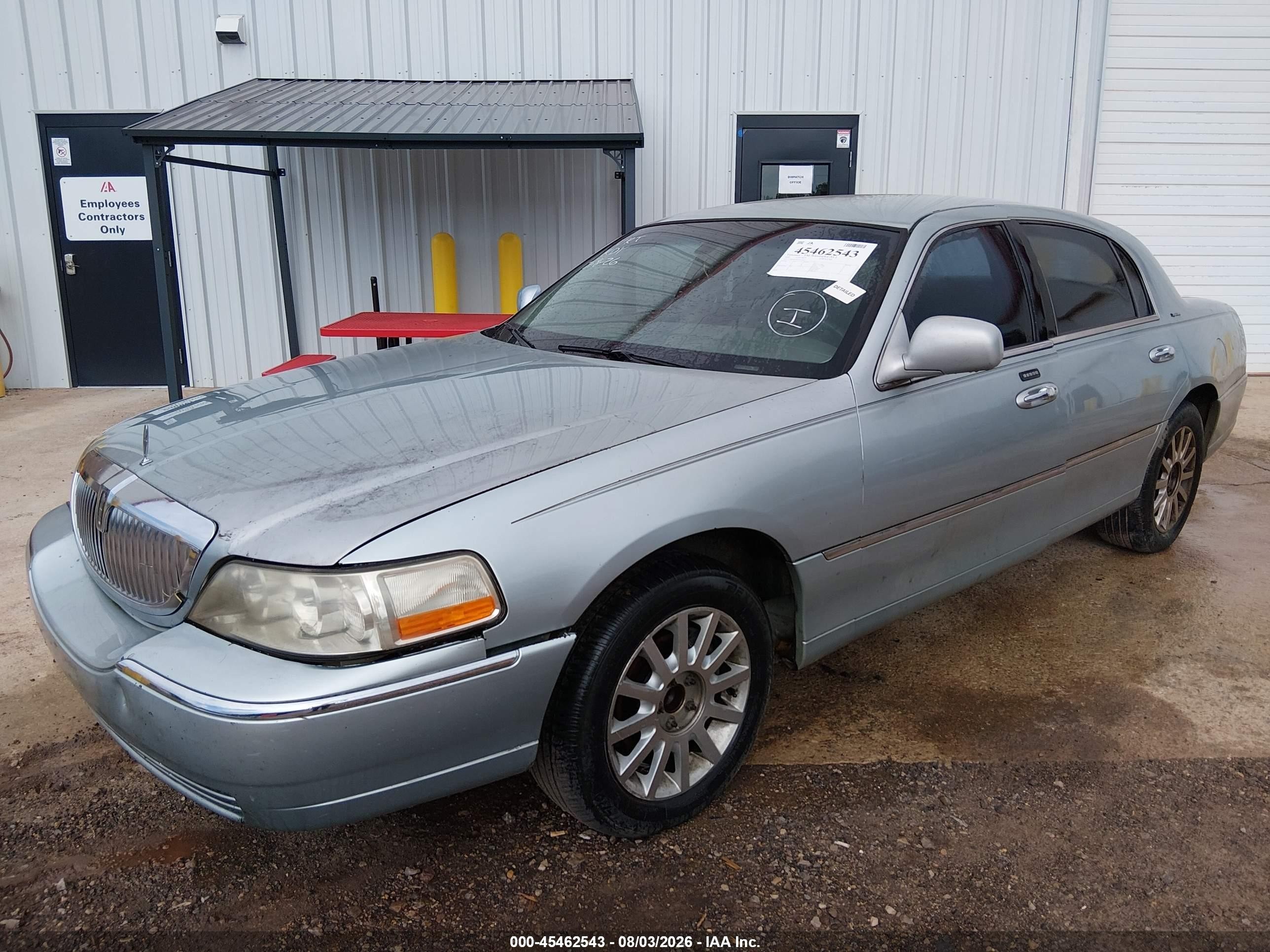 2007 Lincoln Town Car Signature Silver vin: 1LNHM81V67Y619323