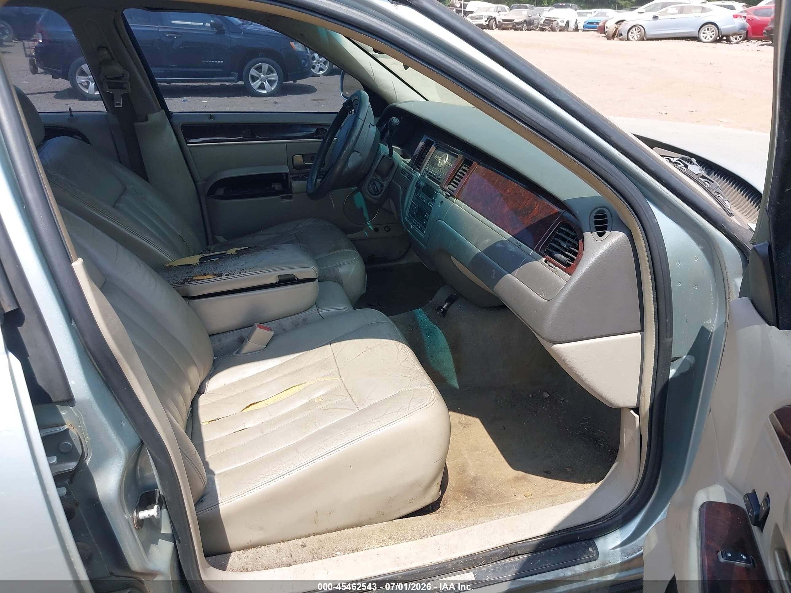 2007 Lincoln Town Car Signature Silver vin: 1LNHM81V67Y619323