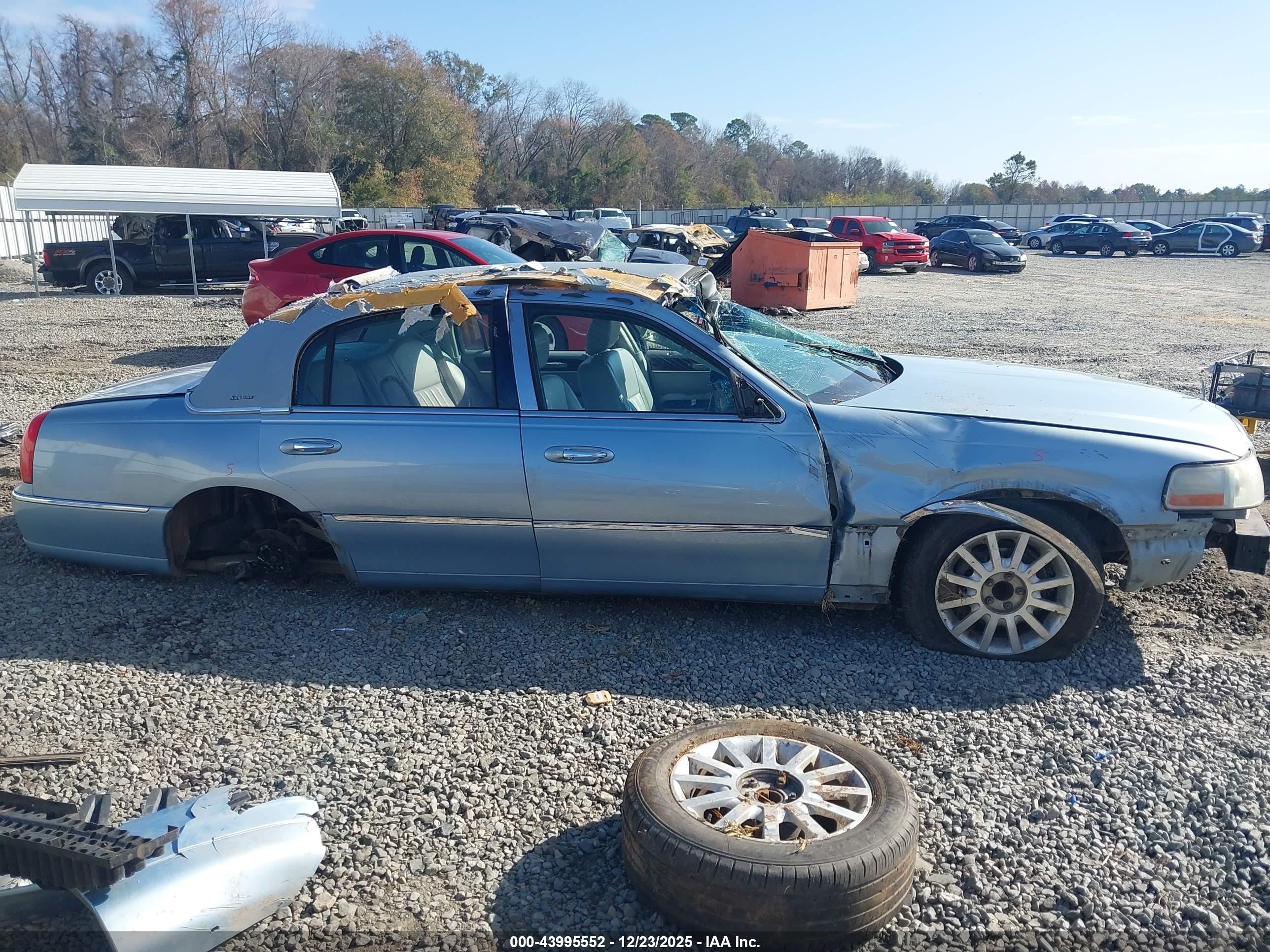 2007 Lincoln Town Car Signature Light Blue vin: 1LNHM81V77Y603633