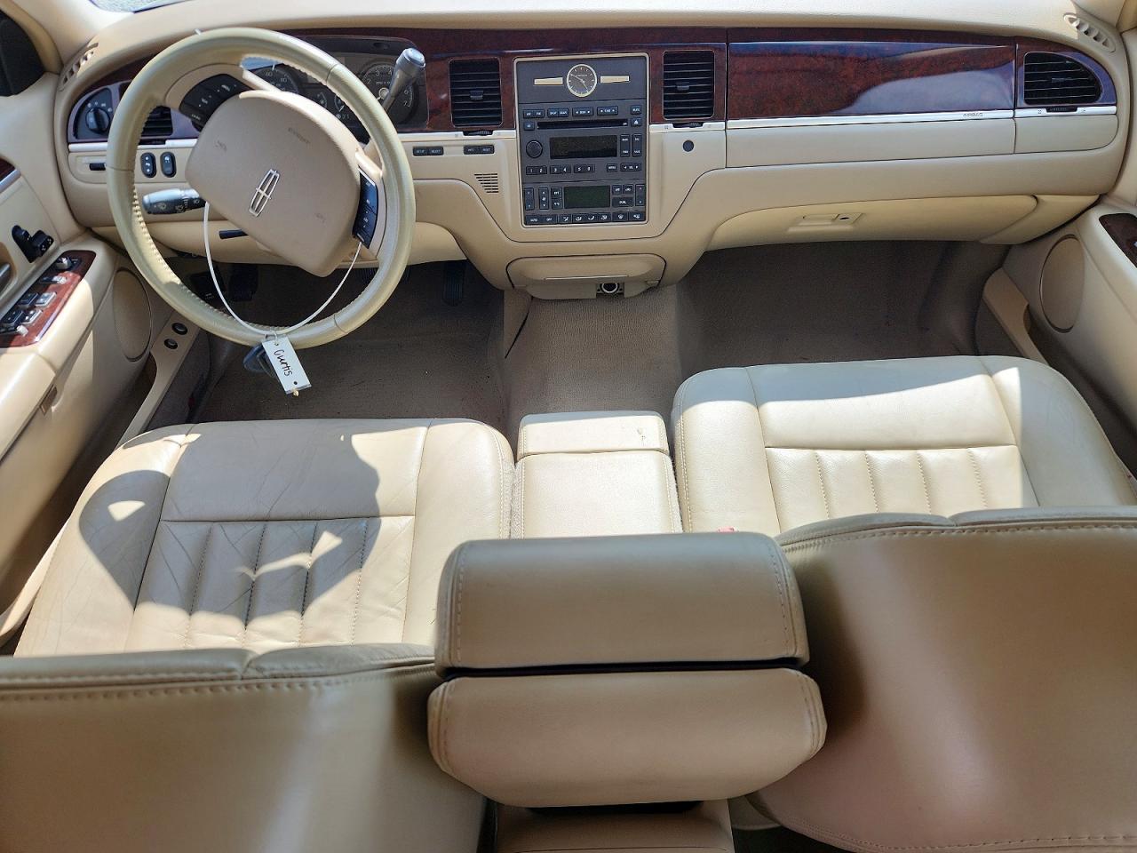 2007 Lincoln Town Car Signature Cream vin: 1LNHM81V77Y608864