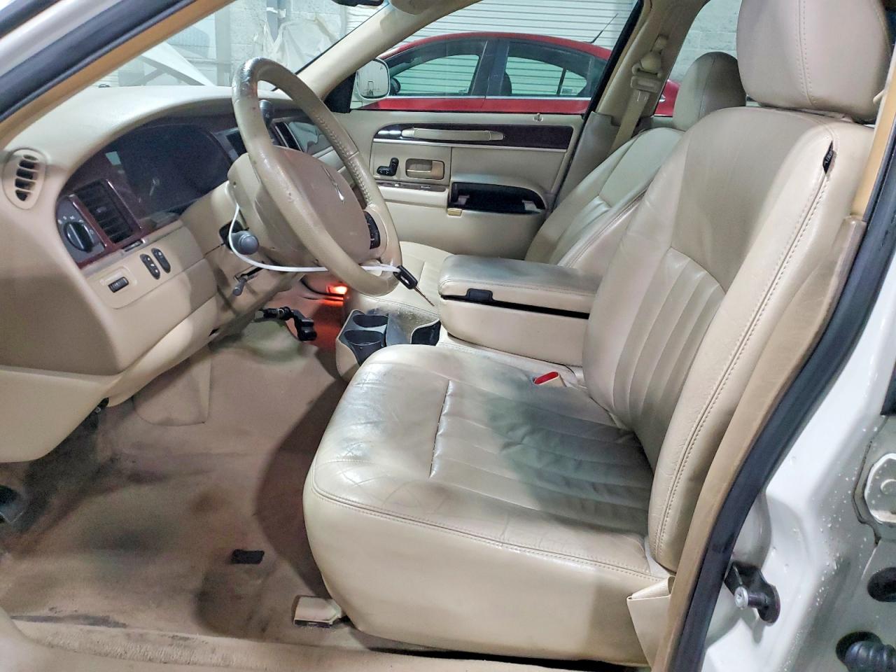 2006 Lincoln Town Car Signature White vin: 1LNHM81V86Y644366