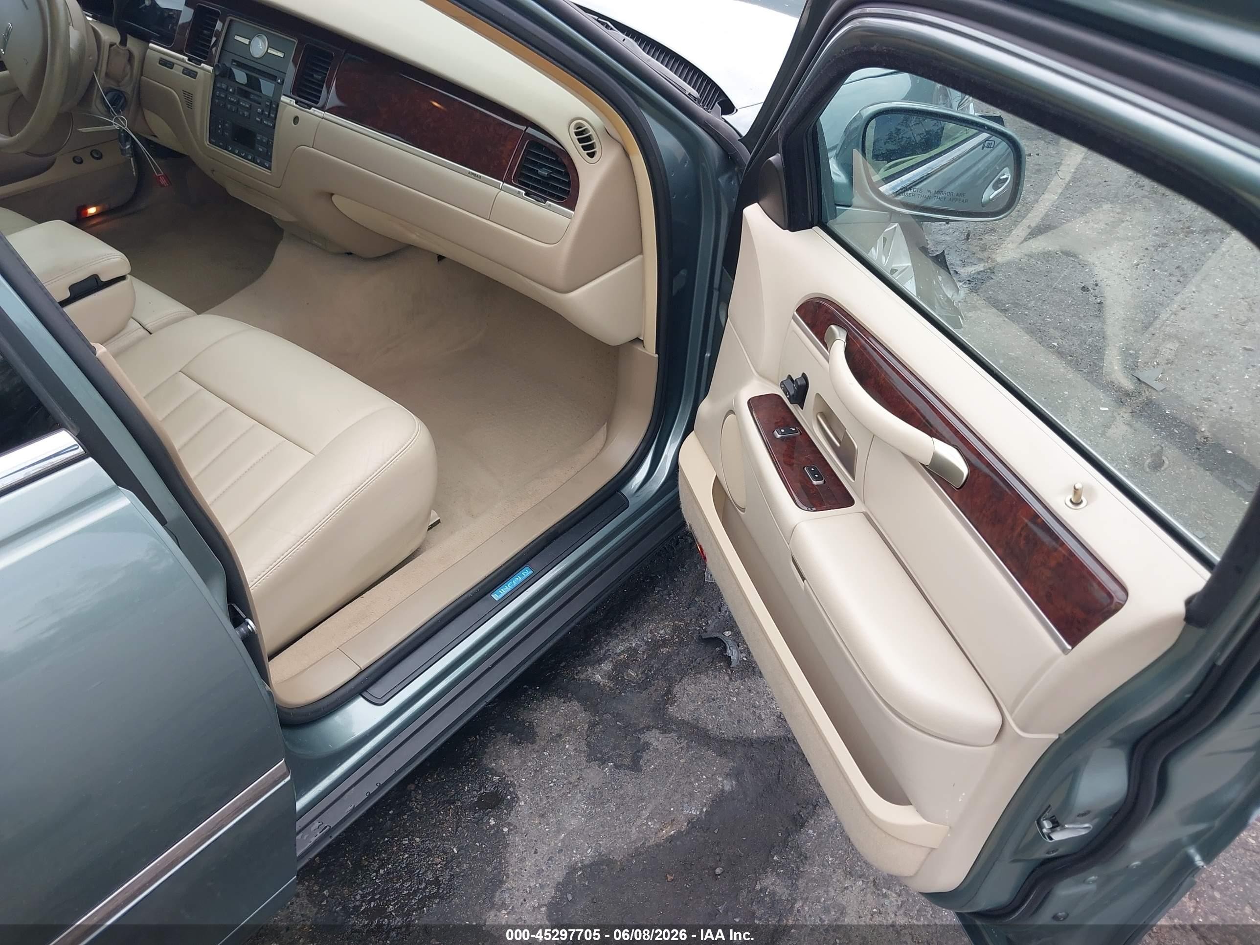 2006 Lincoln Town Car Signature Blue vin: 1LNHM81V86Y645601