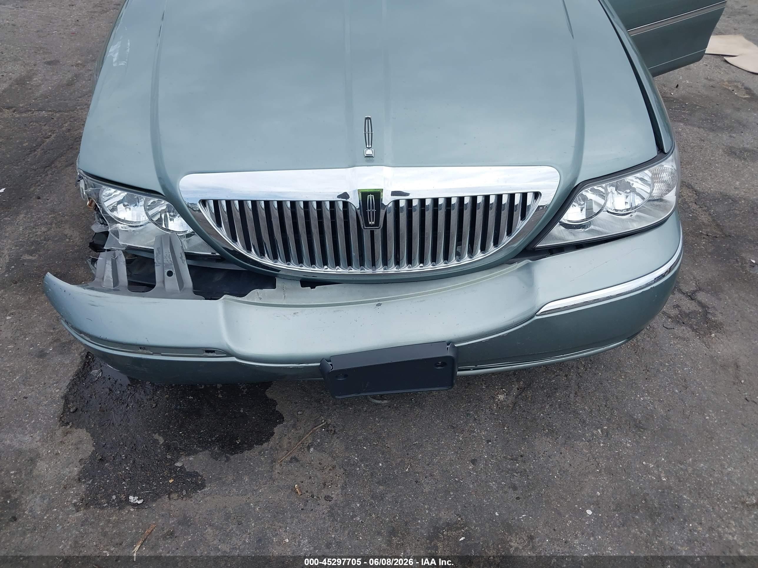 2006 Lincoln Town Car Signature Blue vin: 1LNHM81V86Y645601