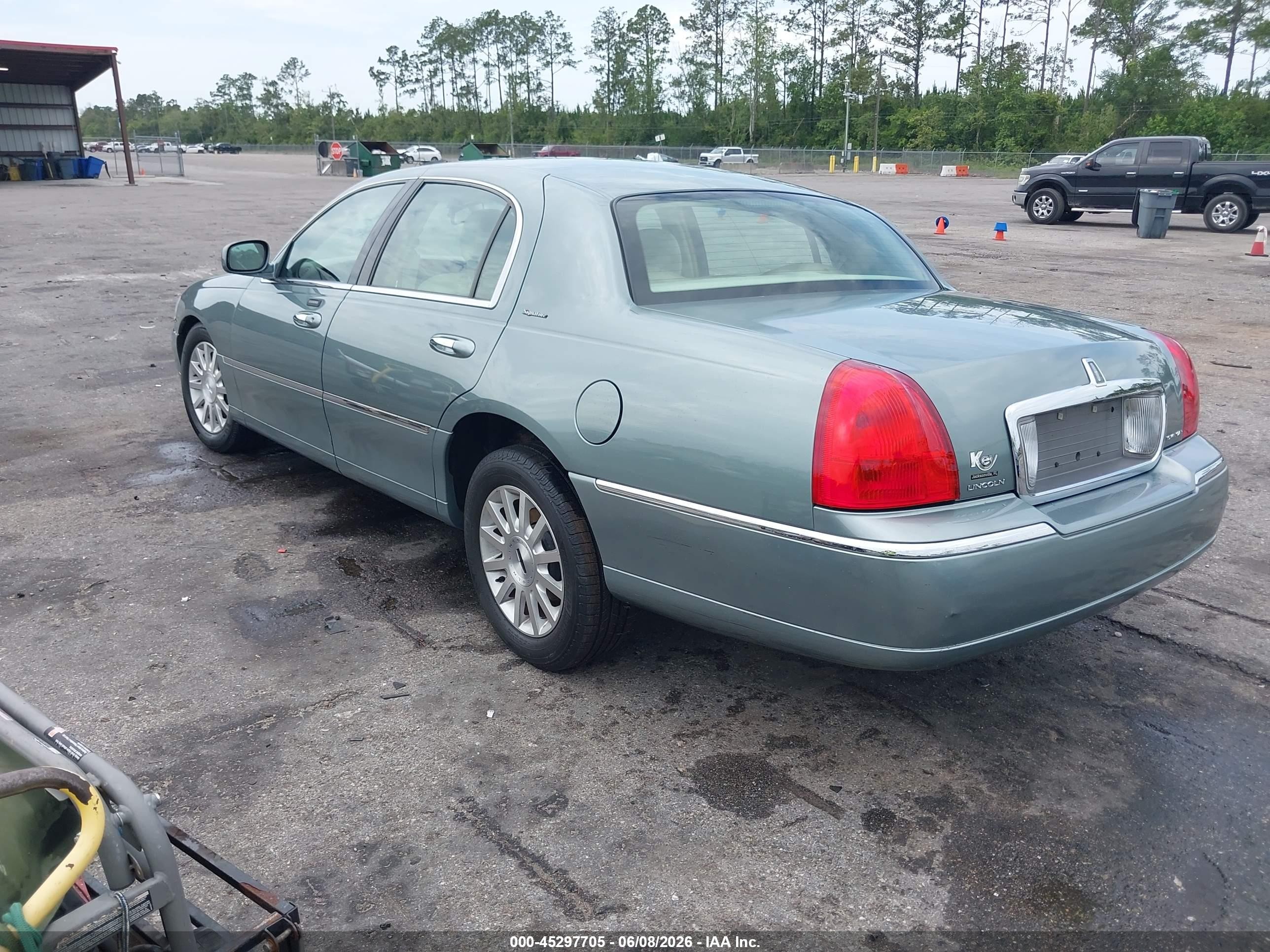 2006 Lincoln Town Car Signature Blue vin: 1LNHM81V86Y645601