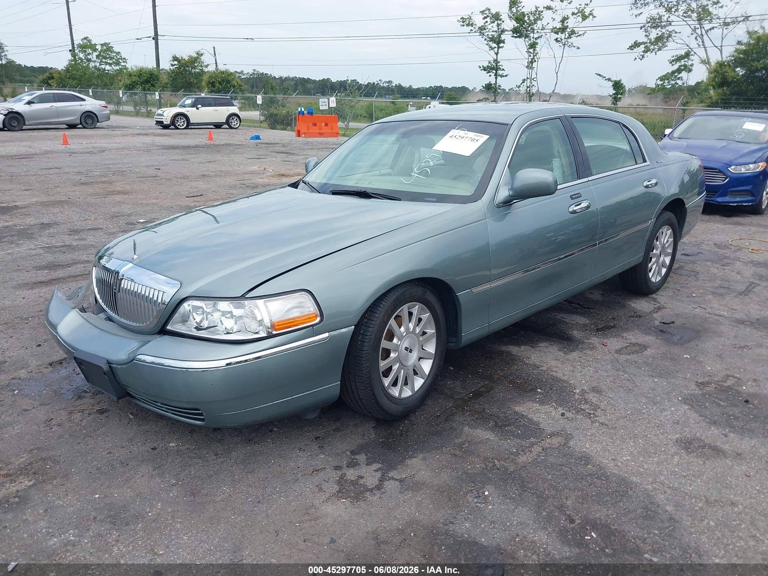 2006 Lincoln Town Car Signature Blue vin: 1LNHM81V86Y645601
