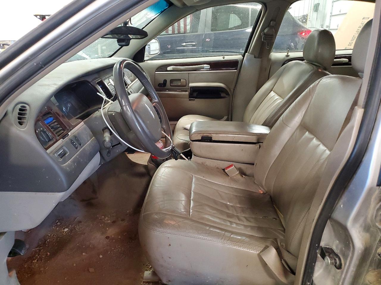 2007 Lincoln Town Car Signature Silver vin: 1LNHM81V87Y638830