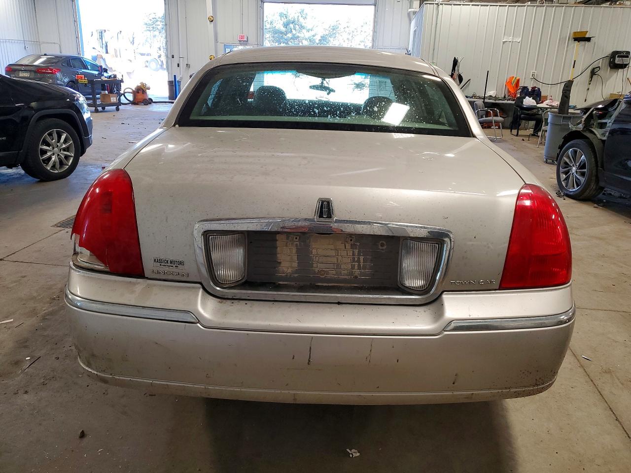 2007 Lincoln Town Car Signature Silver vin: 1LNHM81V87Y638830