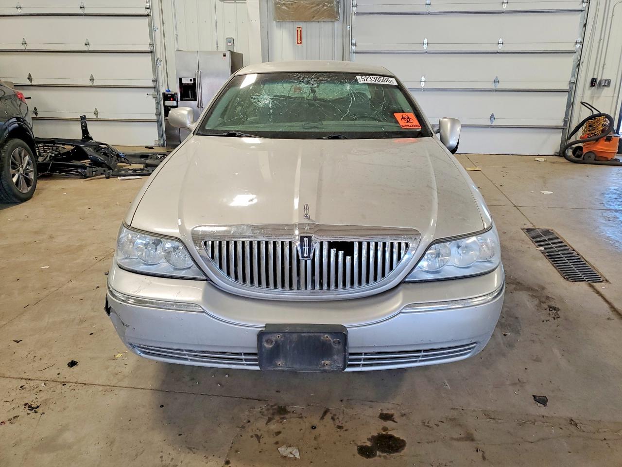 2007 Lincoln Town Car Signature Silver vin: 1LNHM81V87Y638830