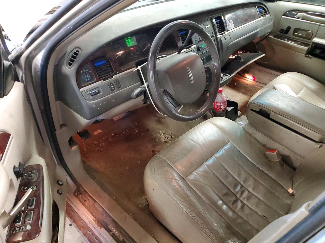 2007 Lincoln Town Car Signature Silver vin: 1LNHM81V87Y638830