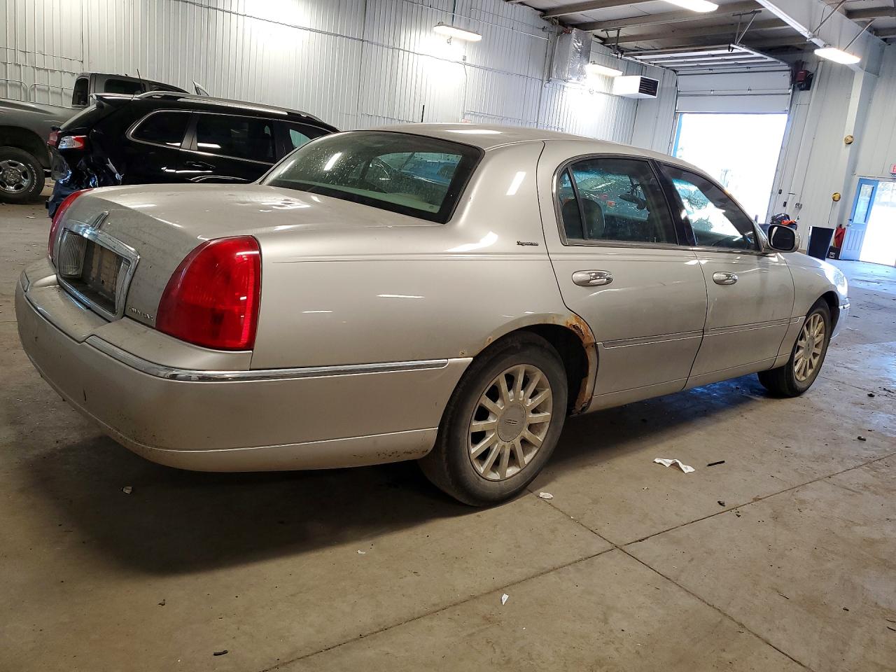 2007 Lincoln Town Car Signature Silver vin: 1LNHM81V87Y638830