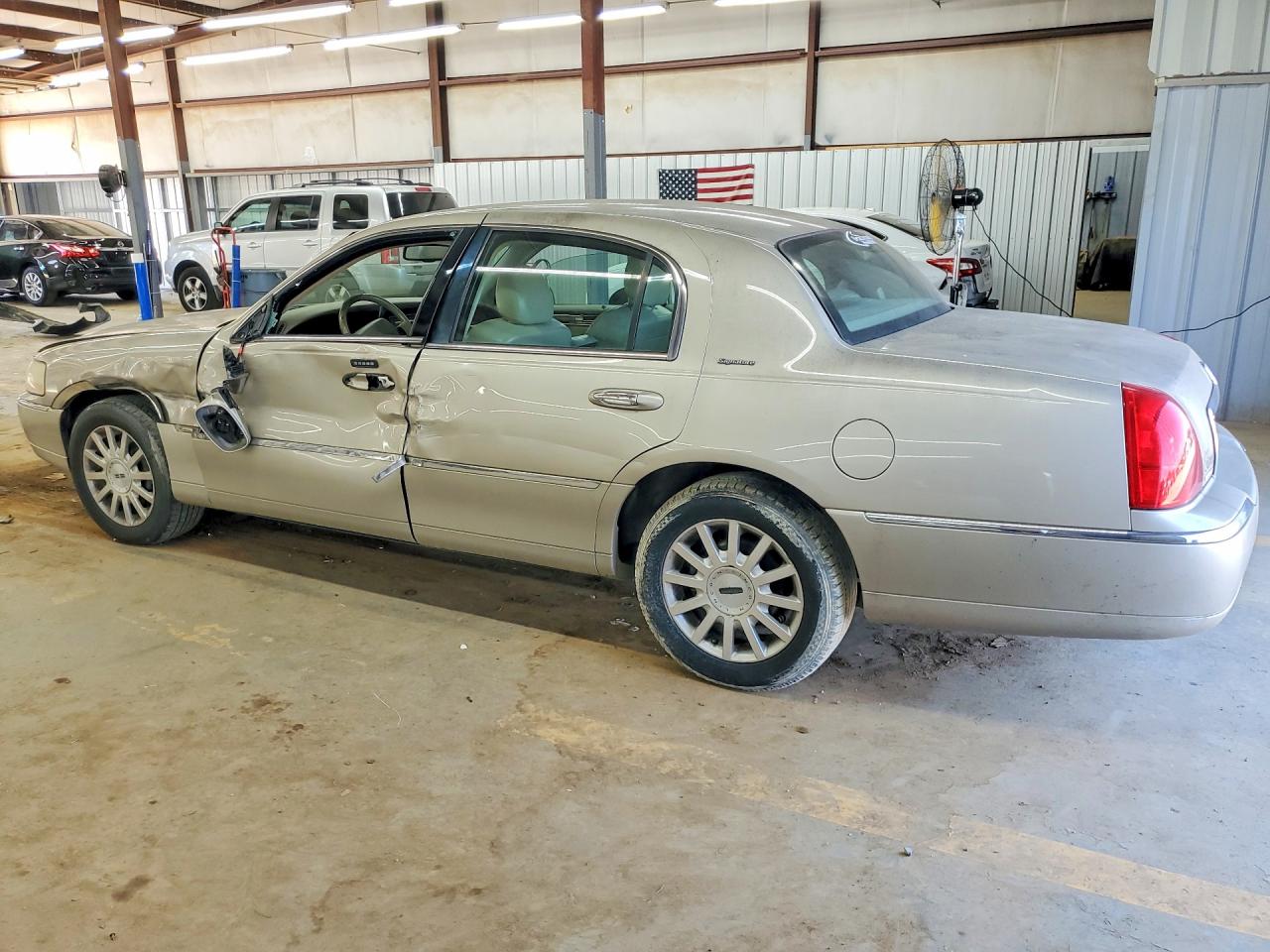 2006 Lincoln Town Car Signature Tan vin: 1LNHM81V96Y648832