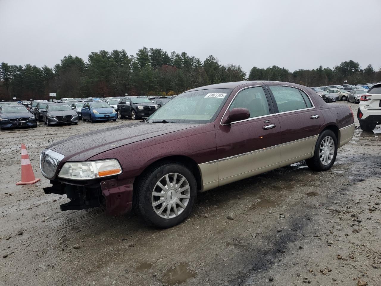 2007 Lincoln Town Car Signature Maroon vin: 1LNHM81V97Y608526