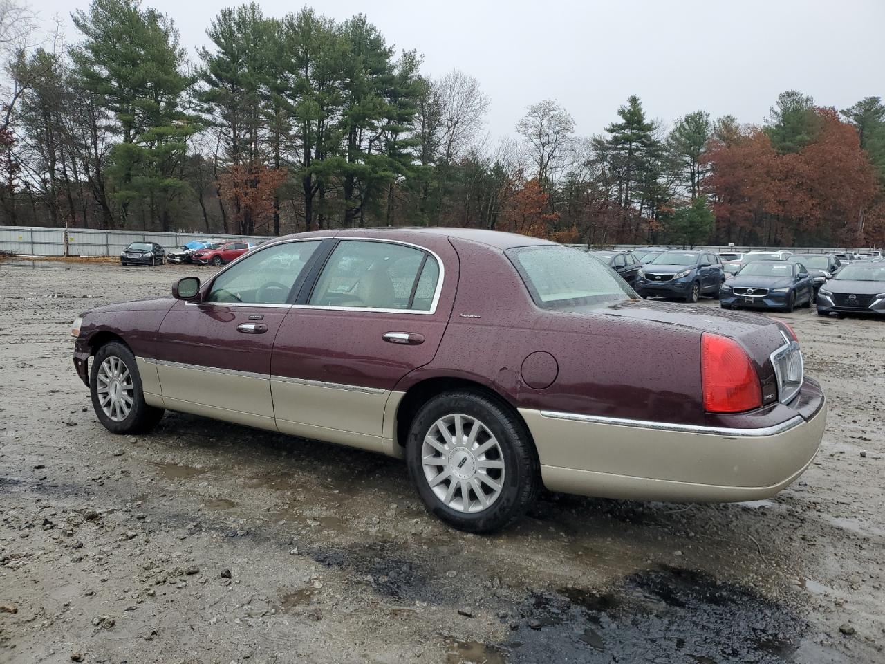 2007 Lincoln Town Car Signature Maroon vin: 1LNHM81V97Y608526