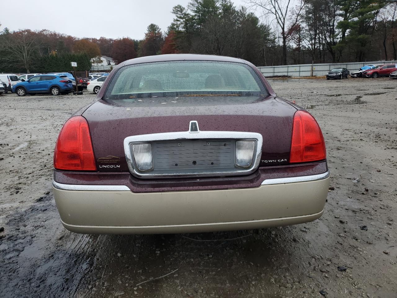2007 Lincoln Town Car Signature Maroon vin: 1LNHM81V97Y608526