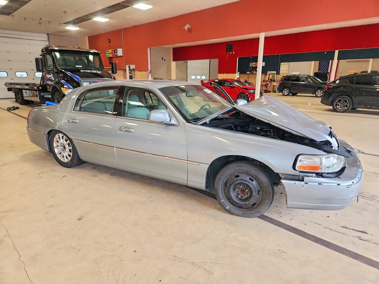 2006 Lincoln Town Car Signature Silver vin: 1LNHM81VX6Y633403