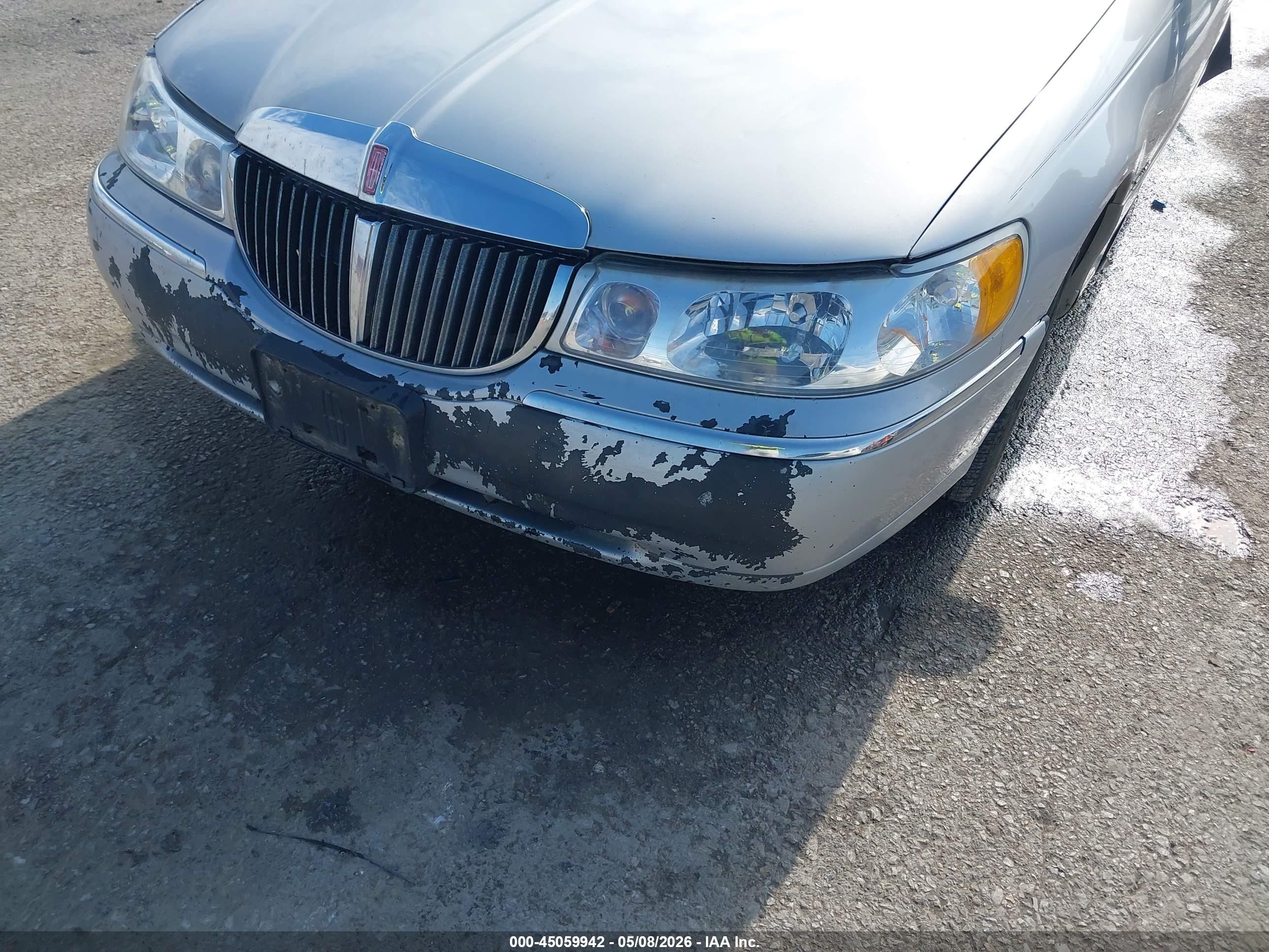 2001 Lincoln Town Car Executive Silver vin: 1LNHM81W01Y672910