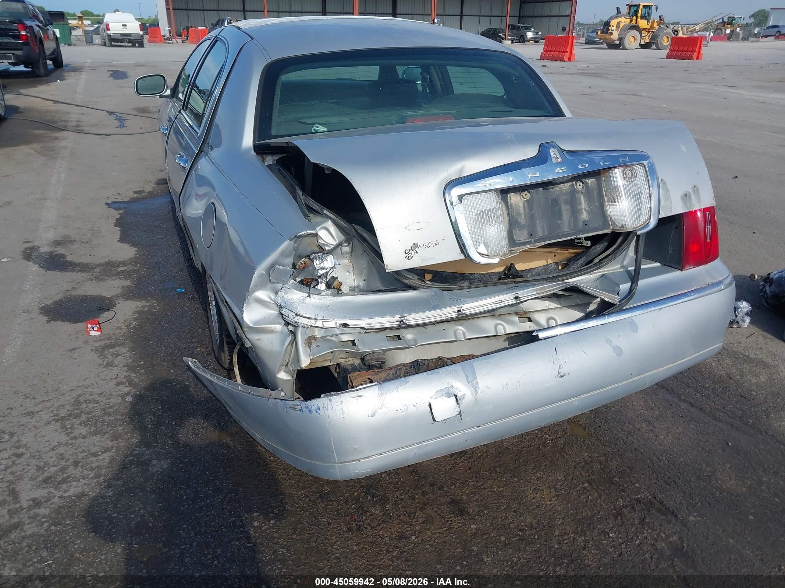 2001 Lincoln Town Car Executive Silver vin: 1LNHM81W01Y672910