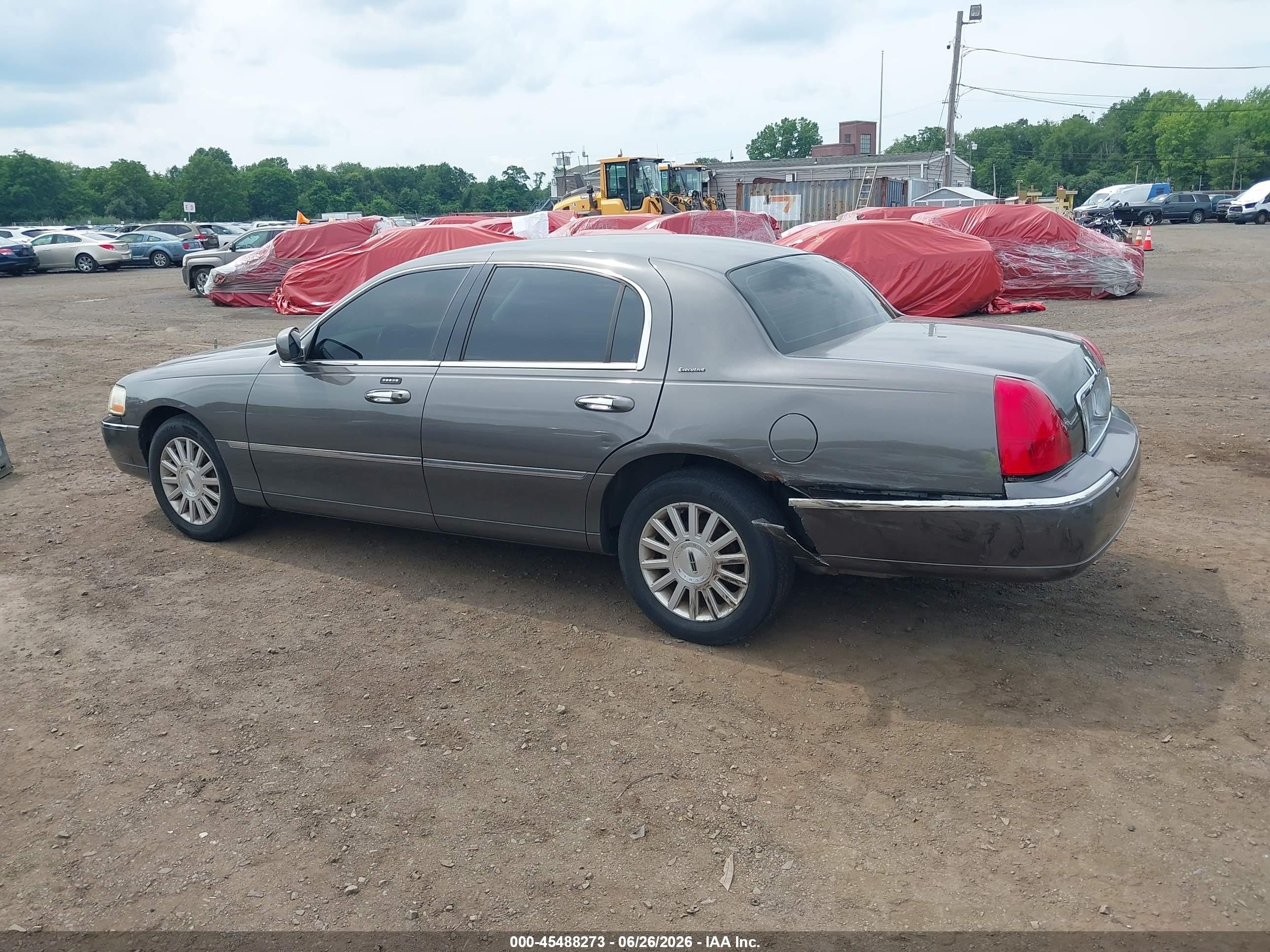 2003 Lincoln Town Car Executive Gray vin: 1LNHM81W03Y610510