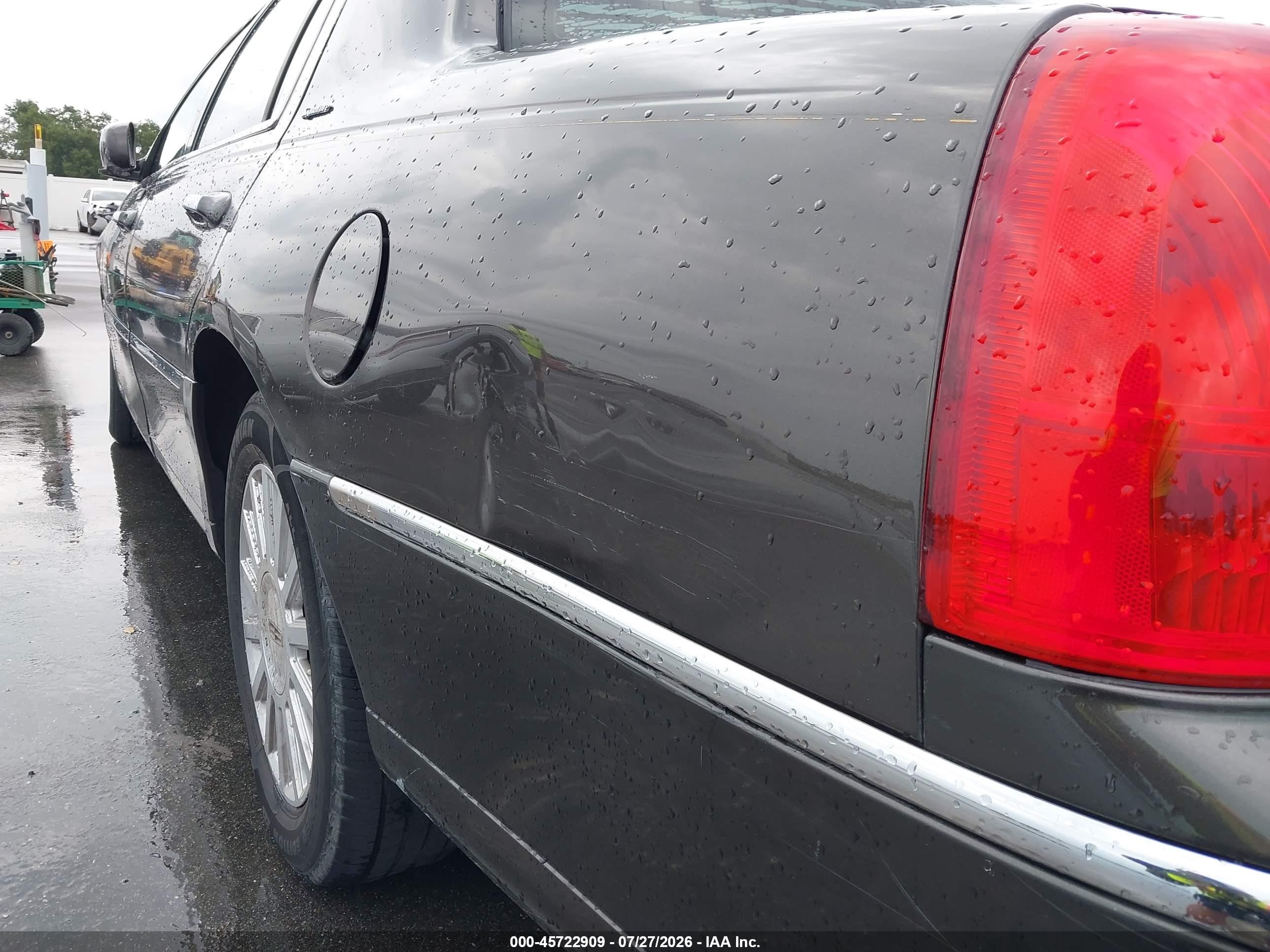 2005 Lincoln Town Car Signature Gray vin: 1LNHM81W05Y608615