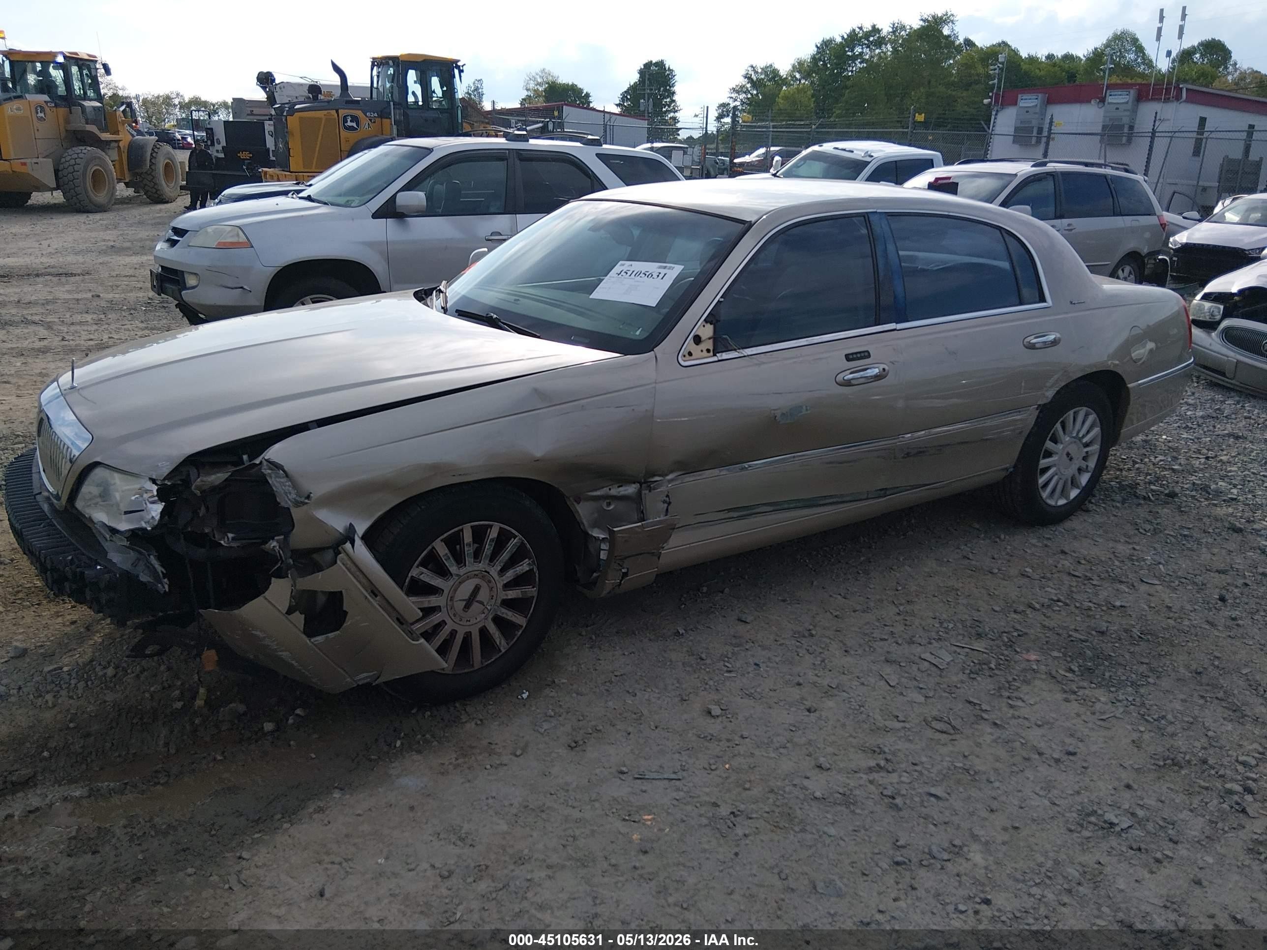 2005 Lincoln Town Car Signature Beige vin: 1LNHM81W05Y608811