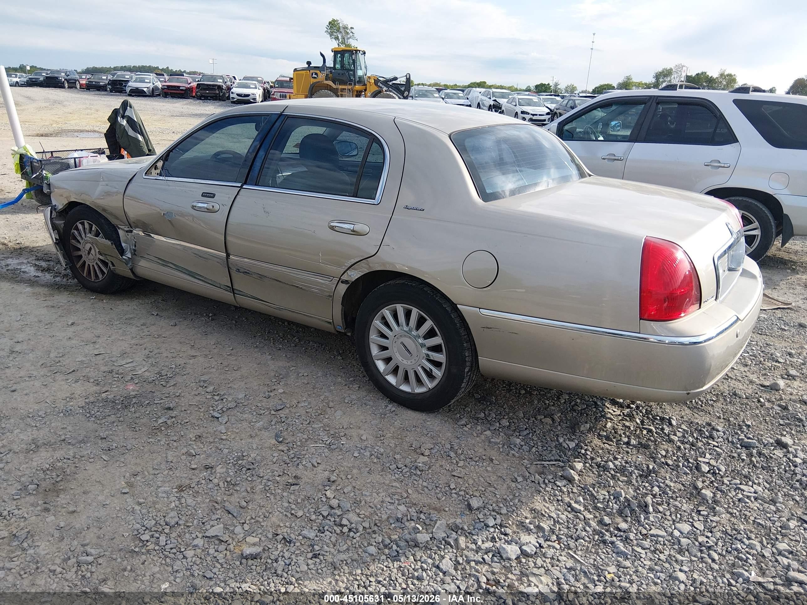 2005 Lincoln Town Car Signature Beige vin: 1LNHM81W05Y608811