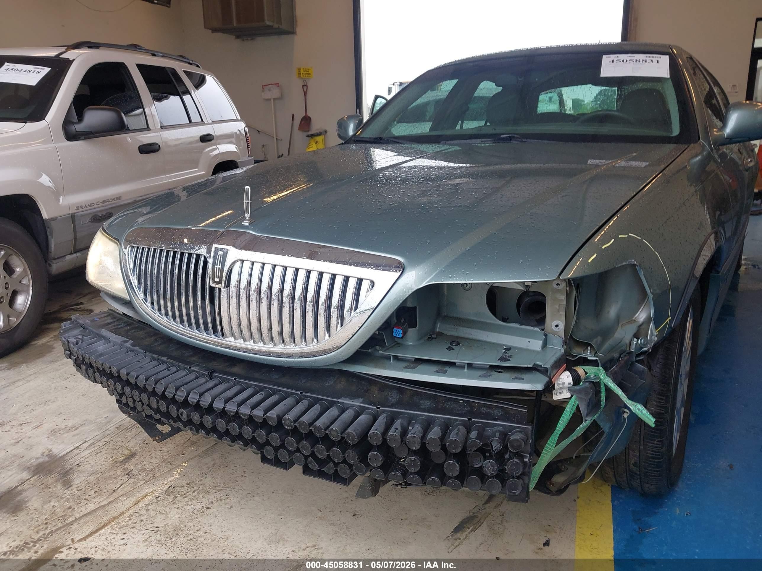 2005 Lincoln Town Car Signature Серый vin: 1LNHM81W05Y617248