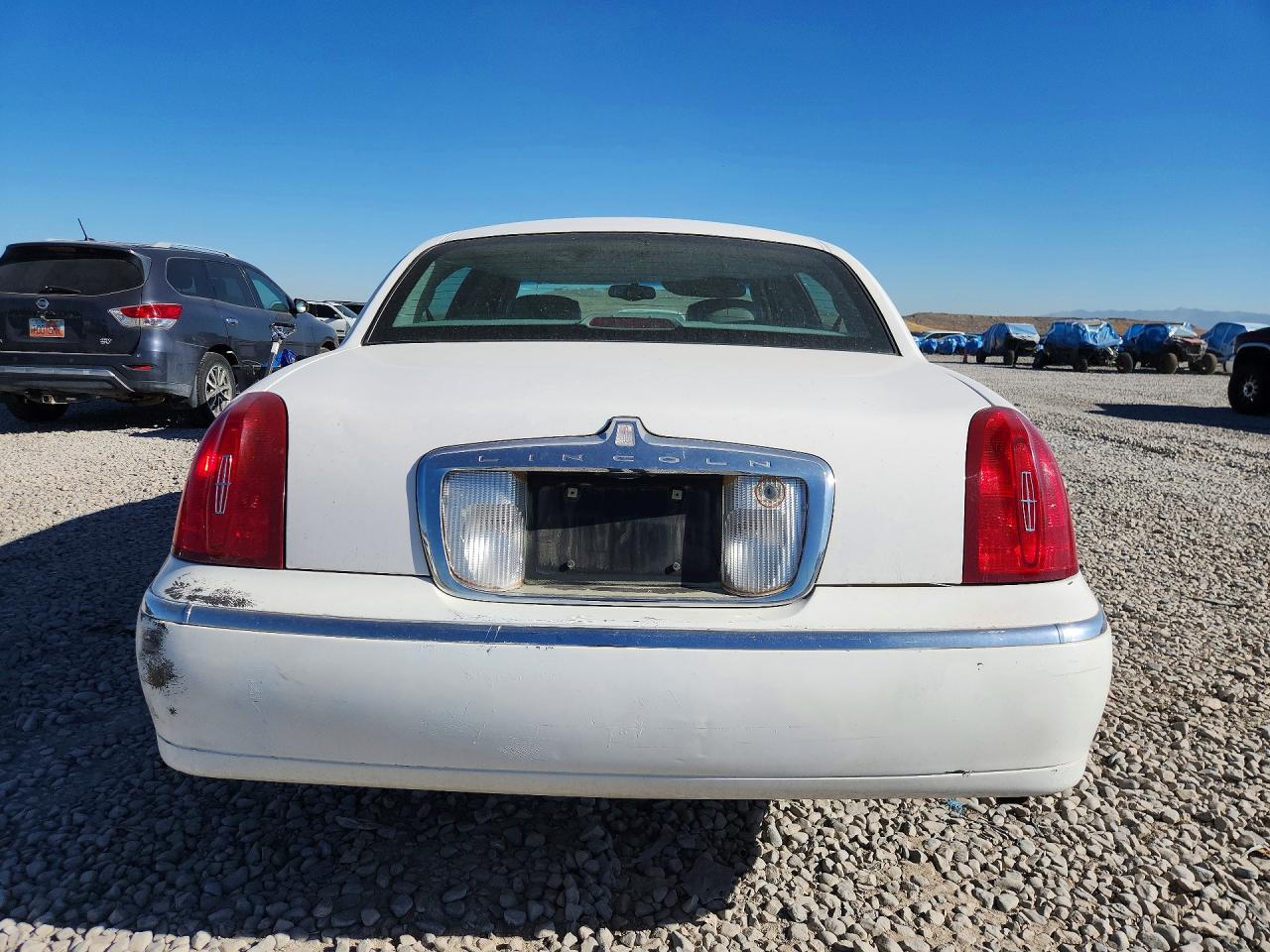2001 Lincoln Town Car Executive Белый vin: 1LNHM81W11Y672768