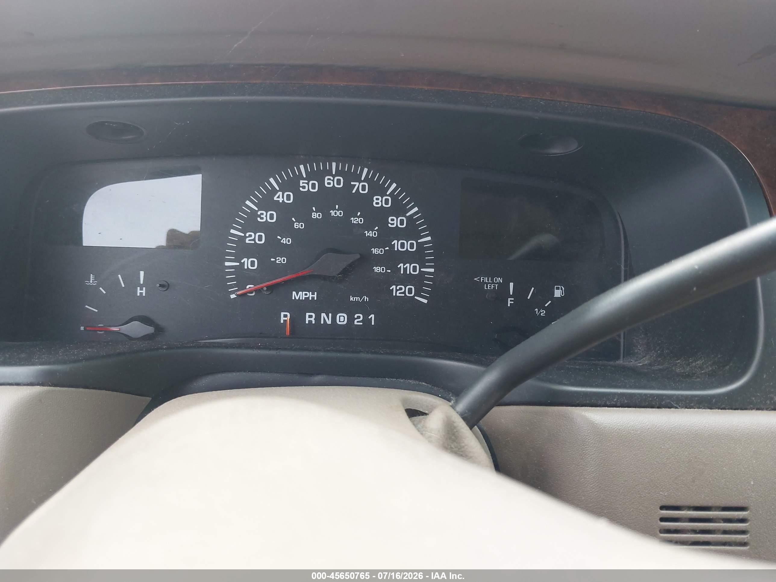 2001 Lincoln Town Car Executive Beige vin: 1LNHM81W11Y733634
