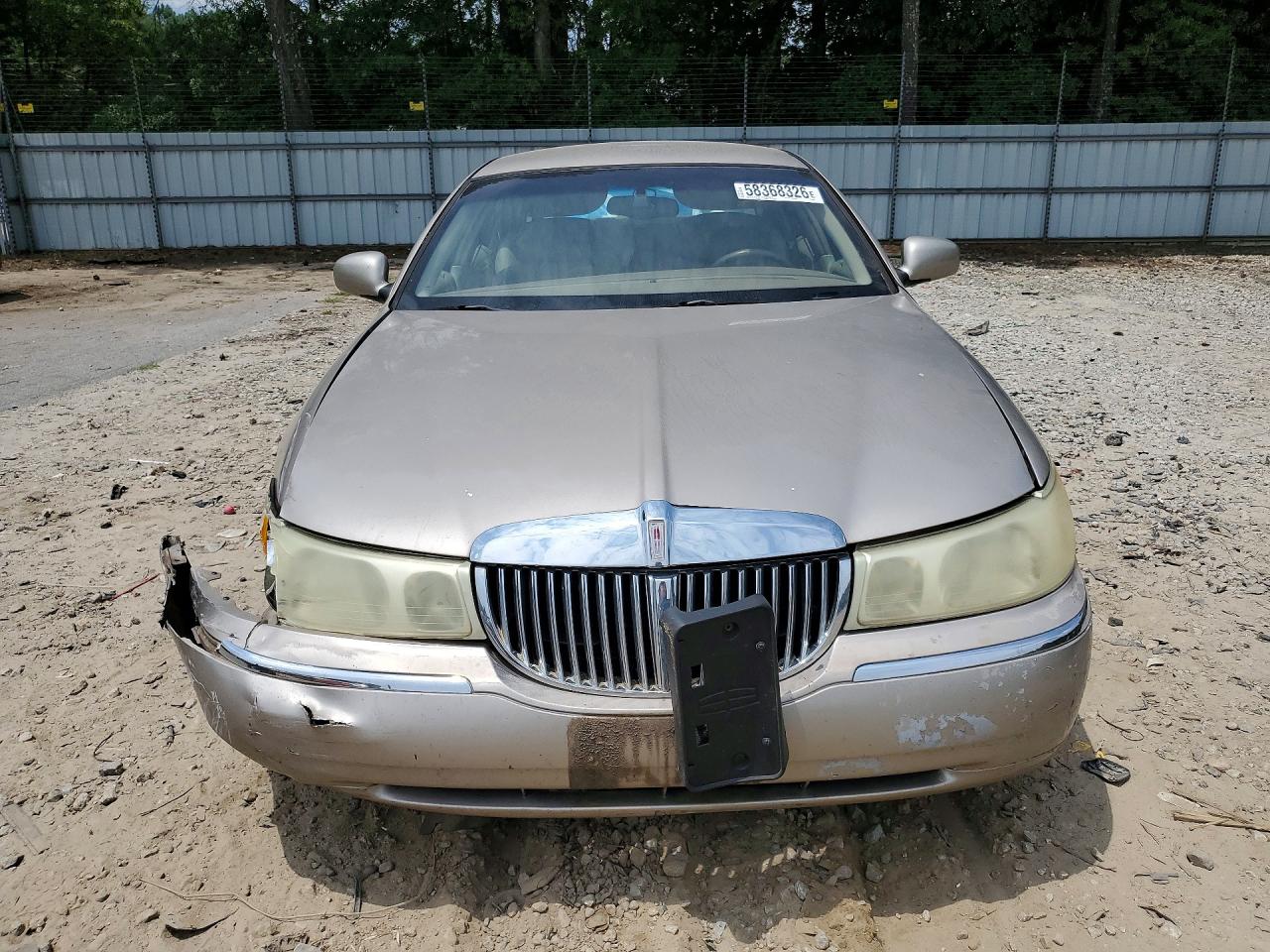 2002 Lincoln Town Car Executive Tan vin: 1LNHM81W12Y644826