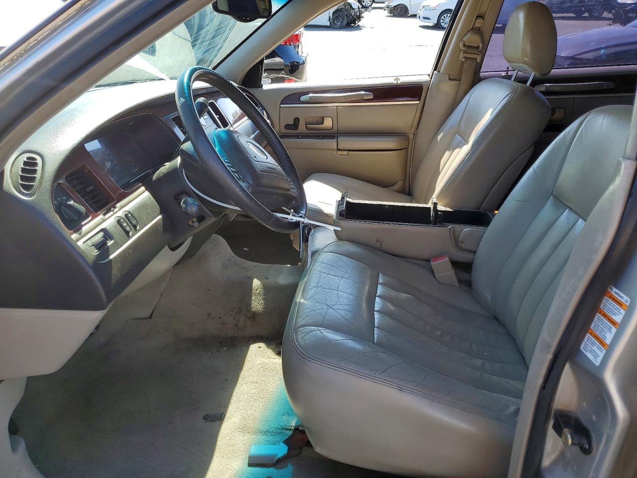 2003 Lincoln Town Car Executive Silver vin: 1LNHM81W13Y655536