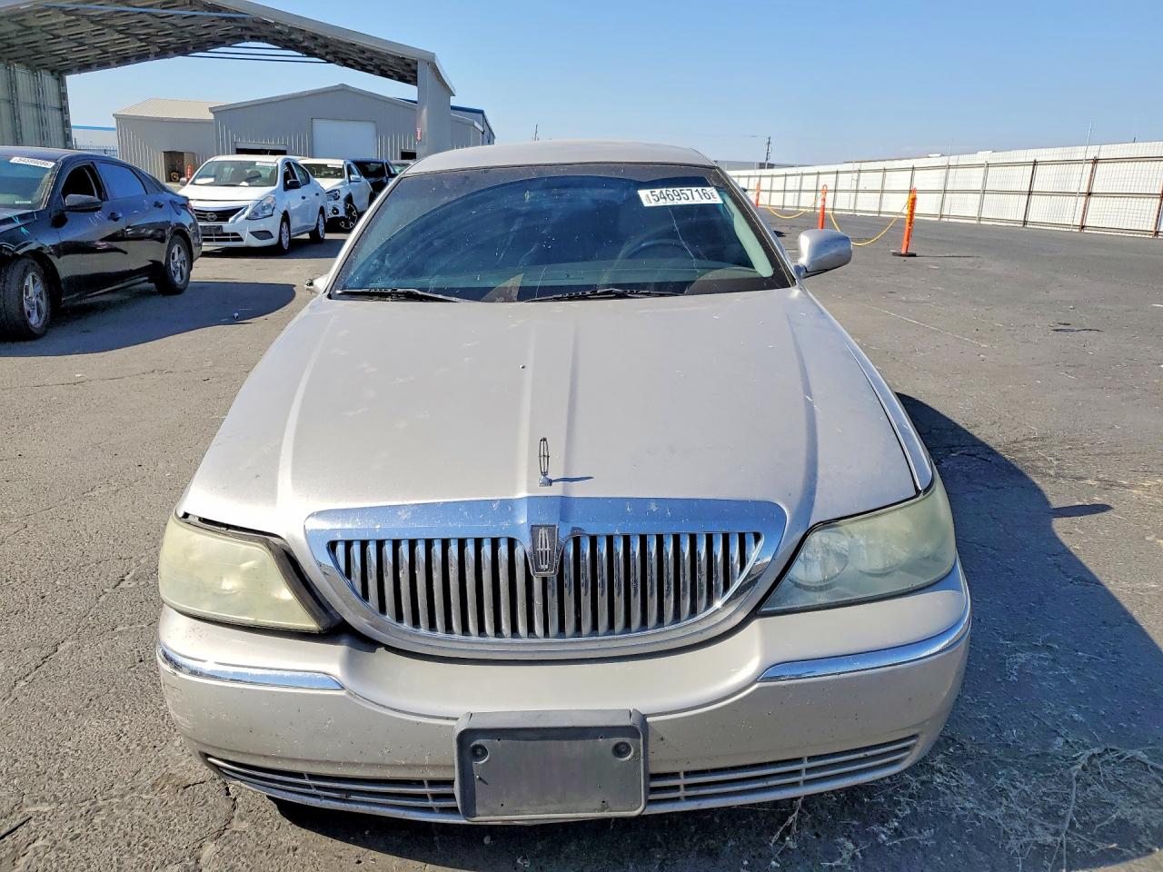 2003 Lincoln Town Car Executive Silver vin: 1LNHM81W13Y655536