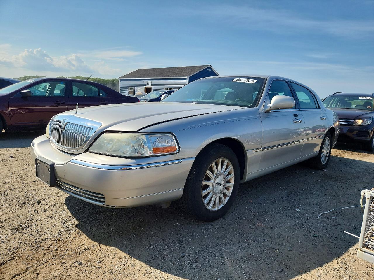 2003 Lincoln Town Car Executive Silver vin: 1LNHM81W13Y699696