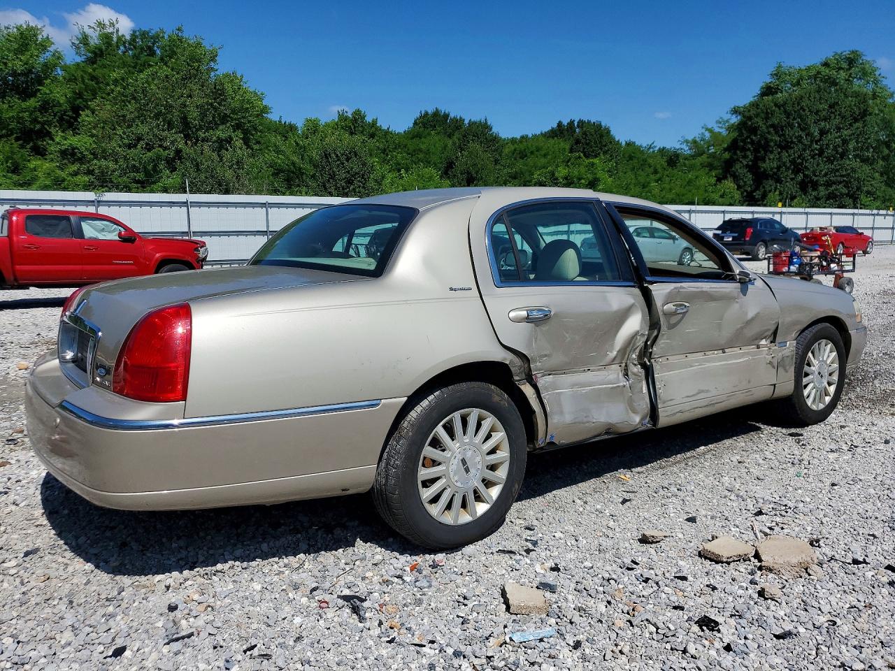 2004 Lincoln Town Car Beige vin: 1LNHM81W14Y659426