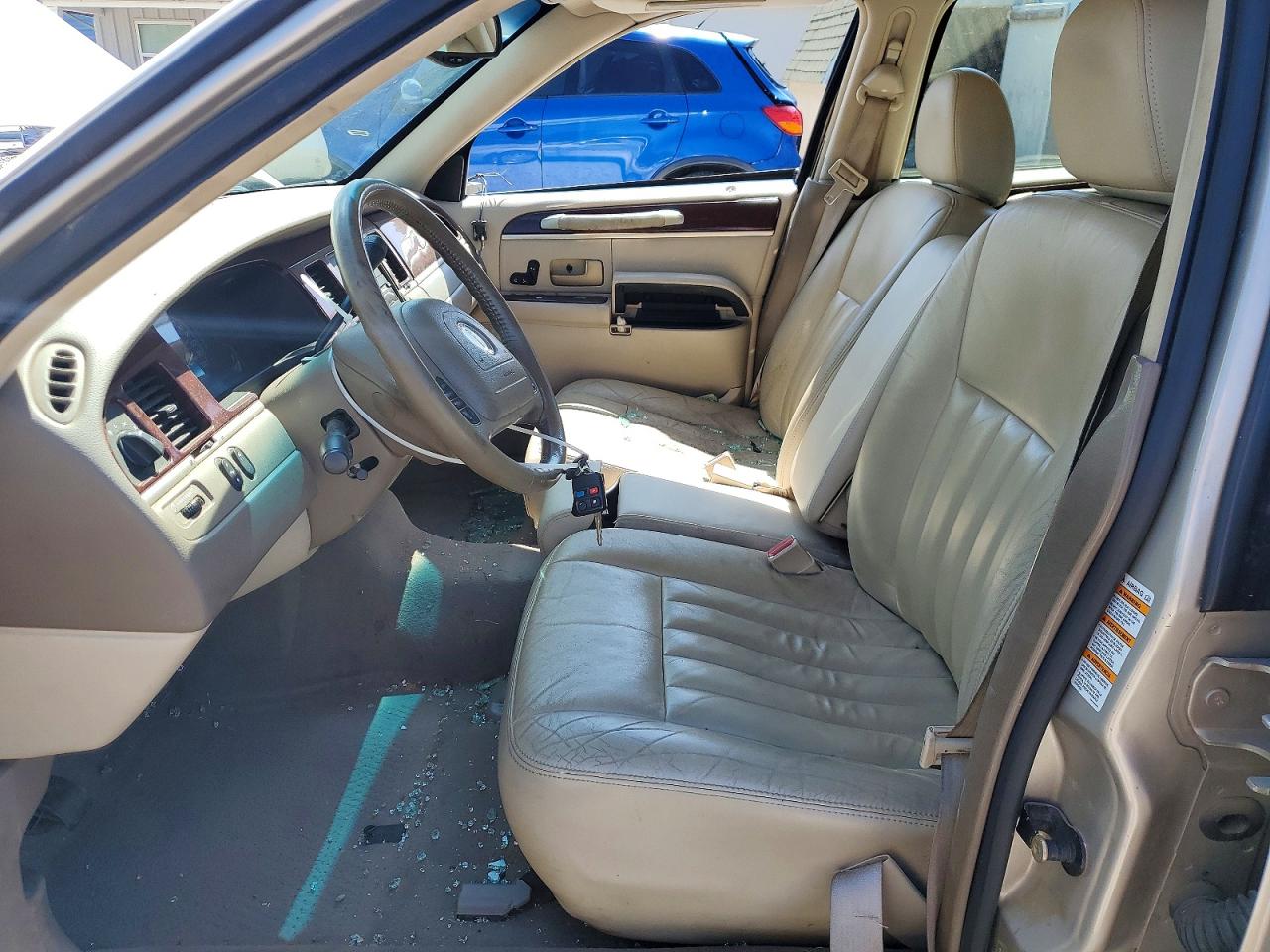 2004 Lincoln Town Car Beige vin: 1LNHM81W14Y659426